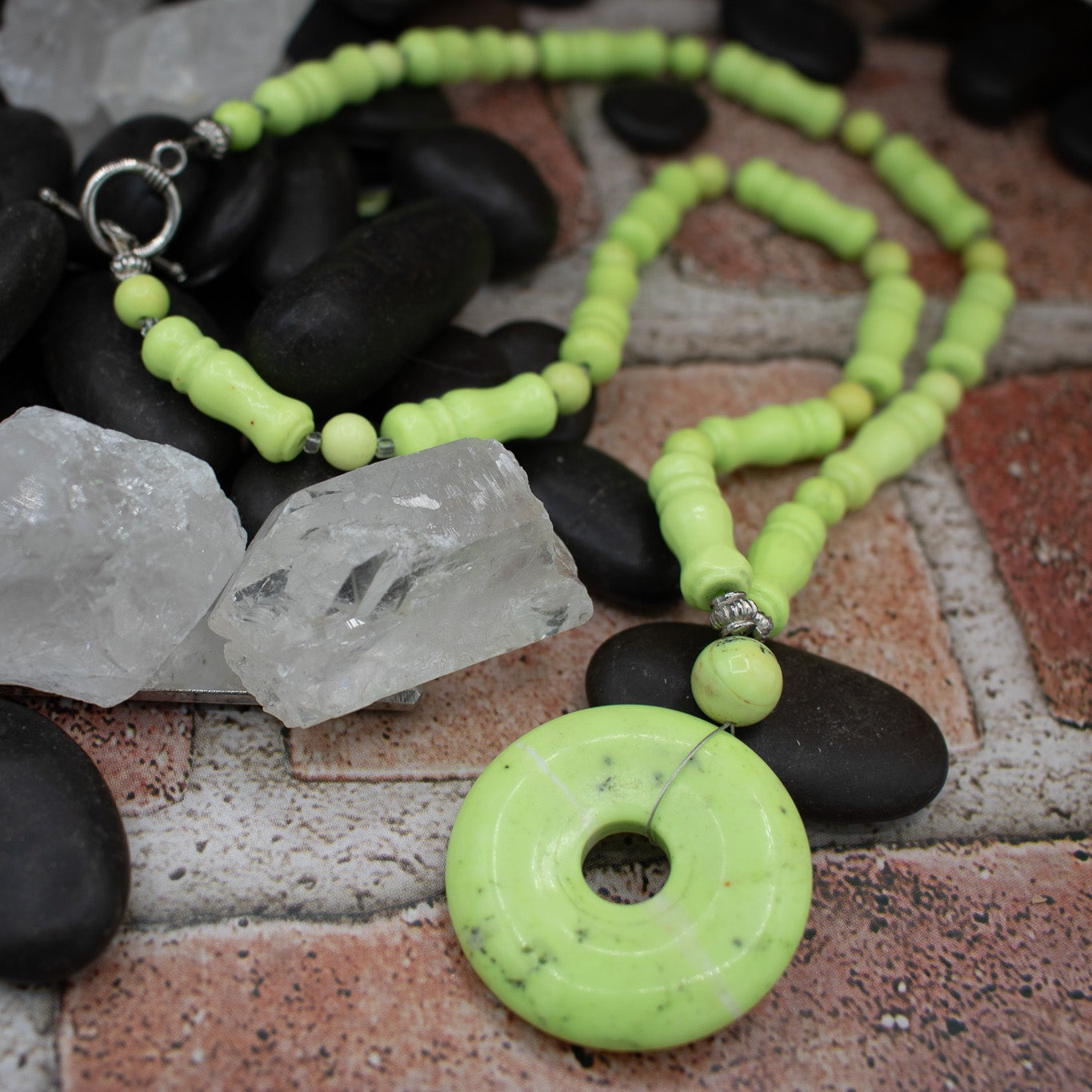 Lime Green Color Citron Magnesite Necklace