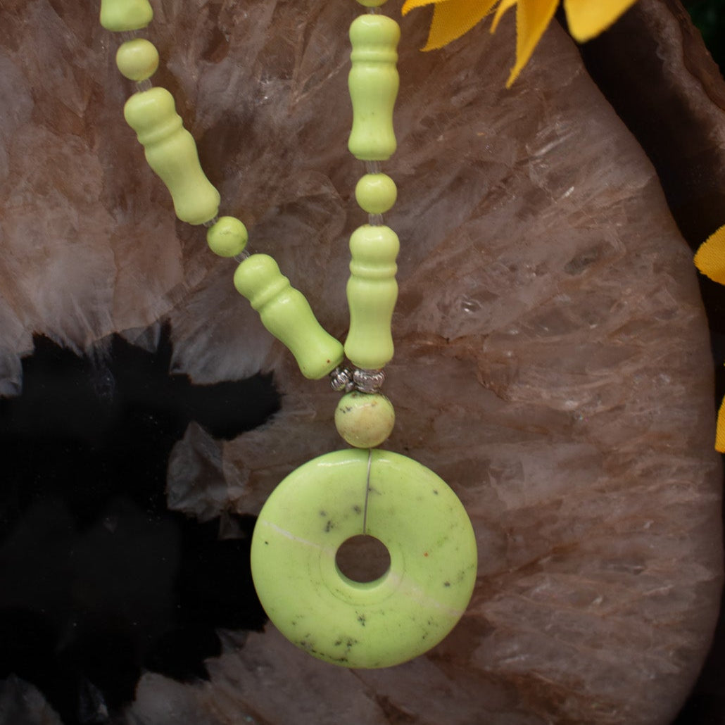 Lime Green Color Citron Magnesite Necklace