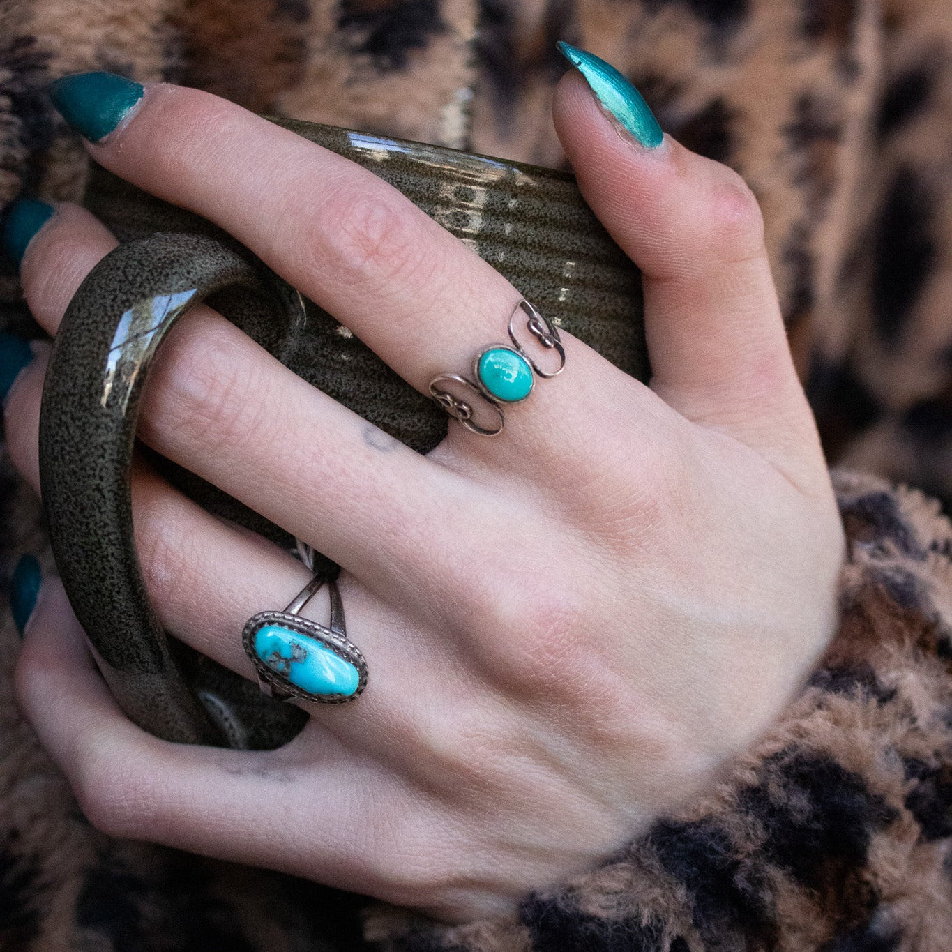 Vintage Navajo Bright Blue Turquoise with Sterling Silver Band Ring Size 5