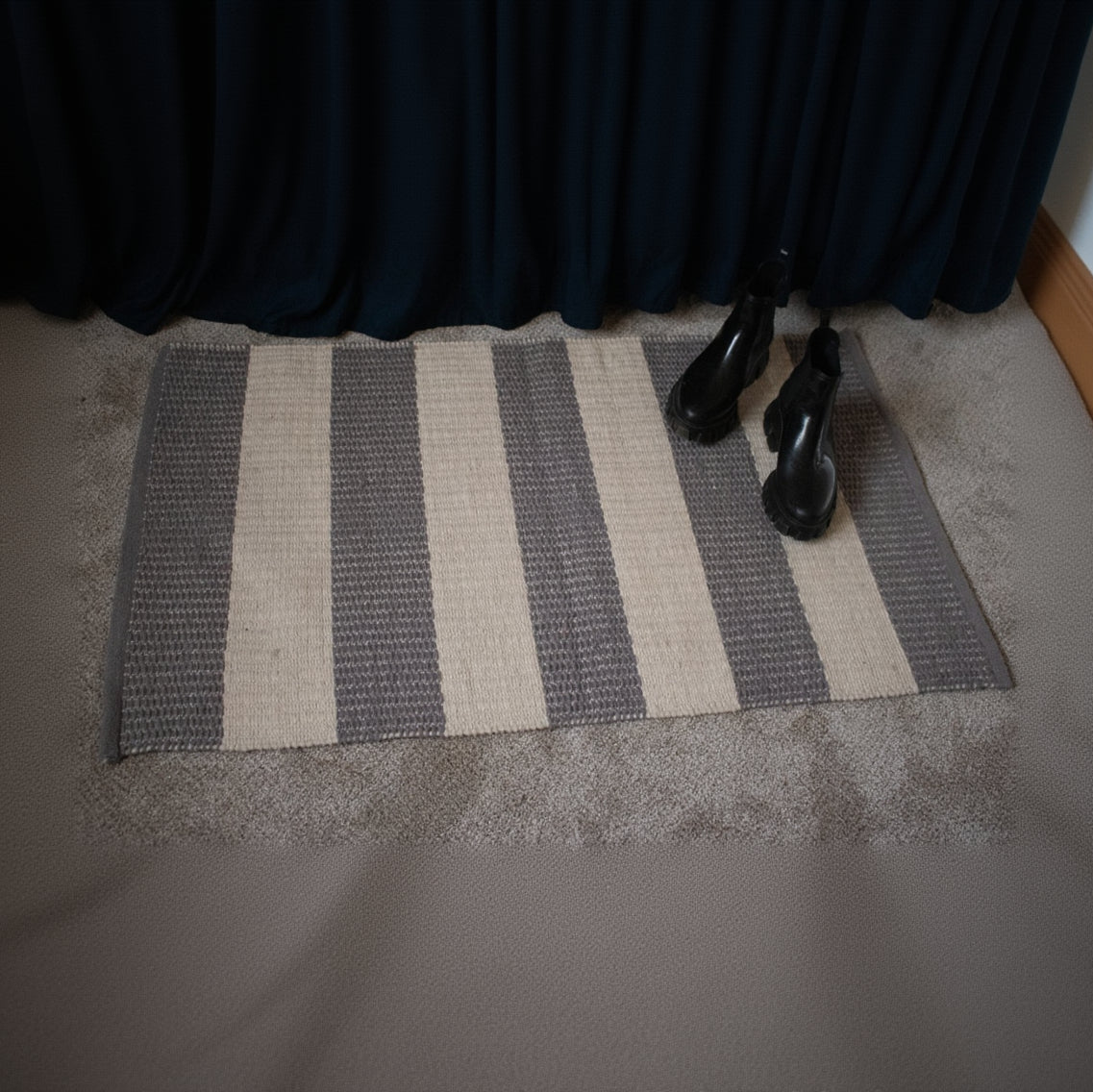 Hand-woven Wool Rug Grey and White colored Stripe Print