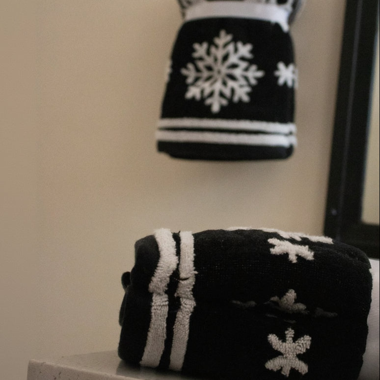 Tahari Home Black and White Snowflake Print Hand Towel Set