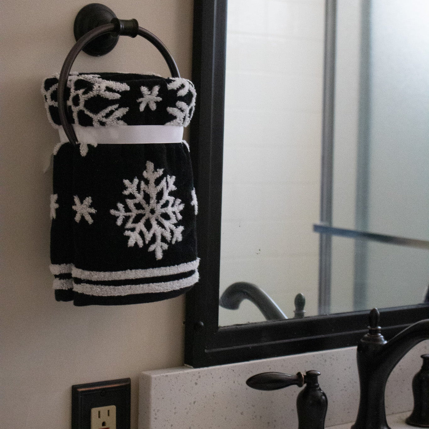 Tahari Home Black and White Snowflake Print Hand Towel Set