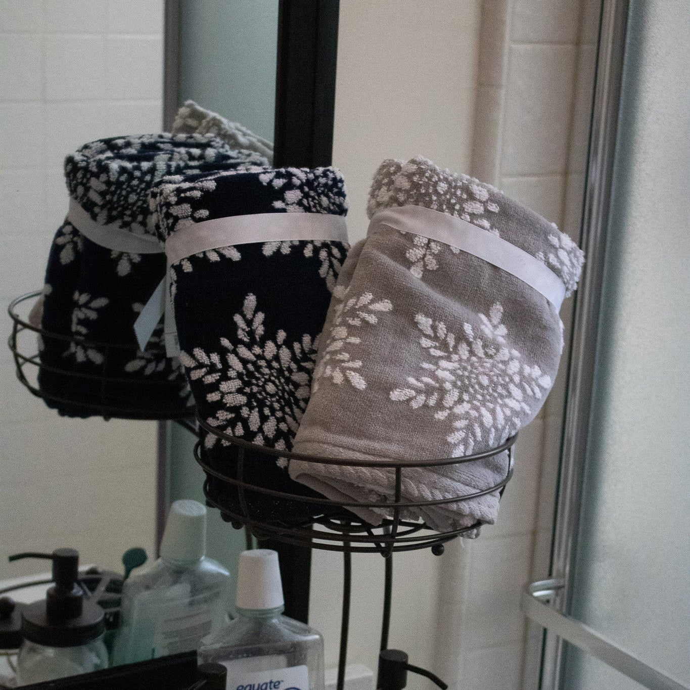 Caro Home Set of 2 Hand Towels in Navy Blue with Snowflake Design