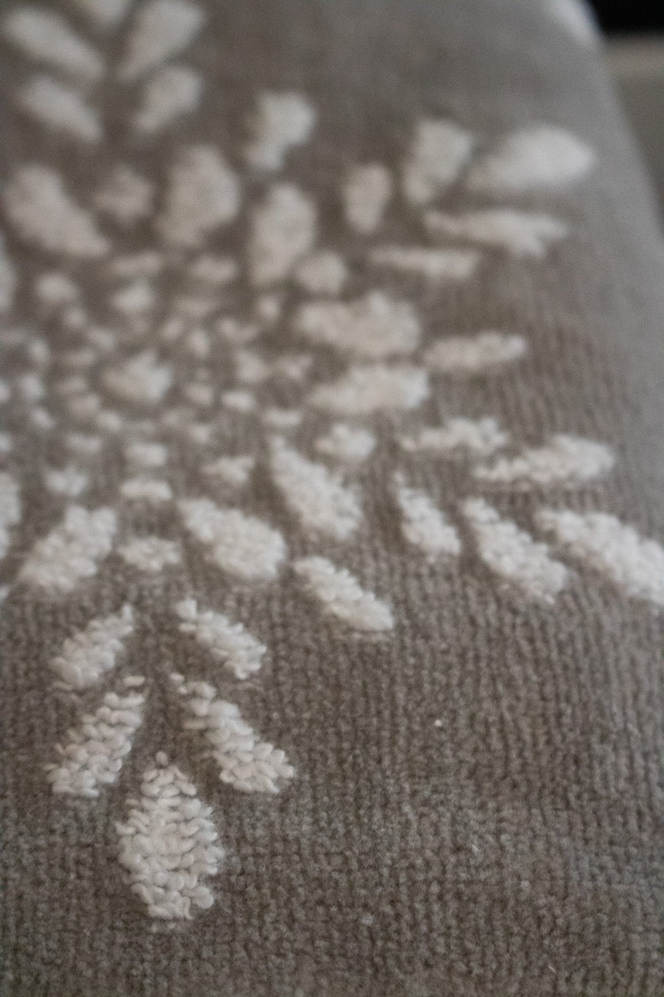 Caro Home Set of 2 Hand Towels Light Gray with Snowflake Design