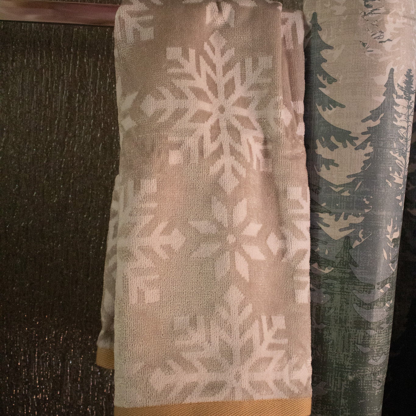Winter Dreams Elegant Set of 2 Silver Hand Towels with Snowflakes