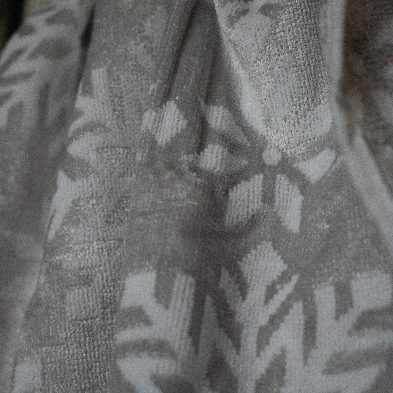 Winter Dreams Elegant Set of 2 Silver Hand Towels with Snowflakes