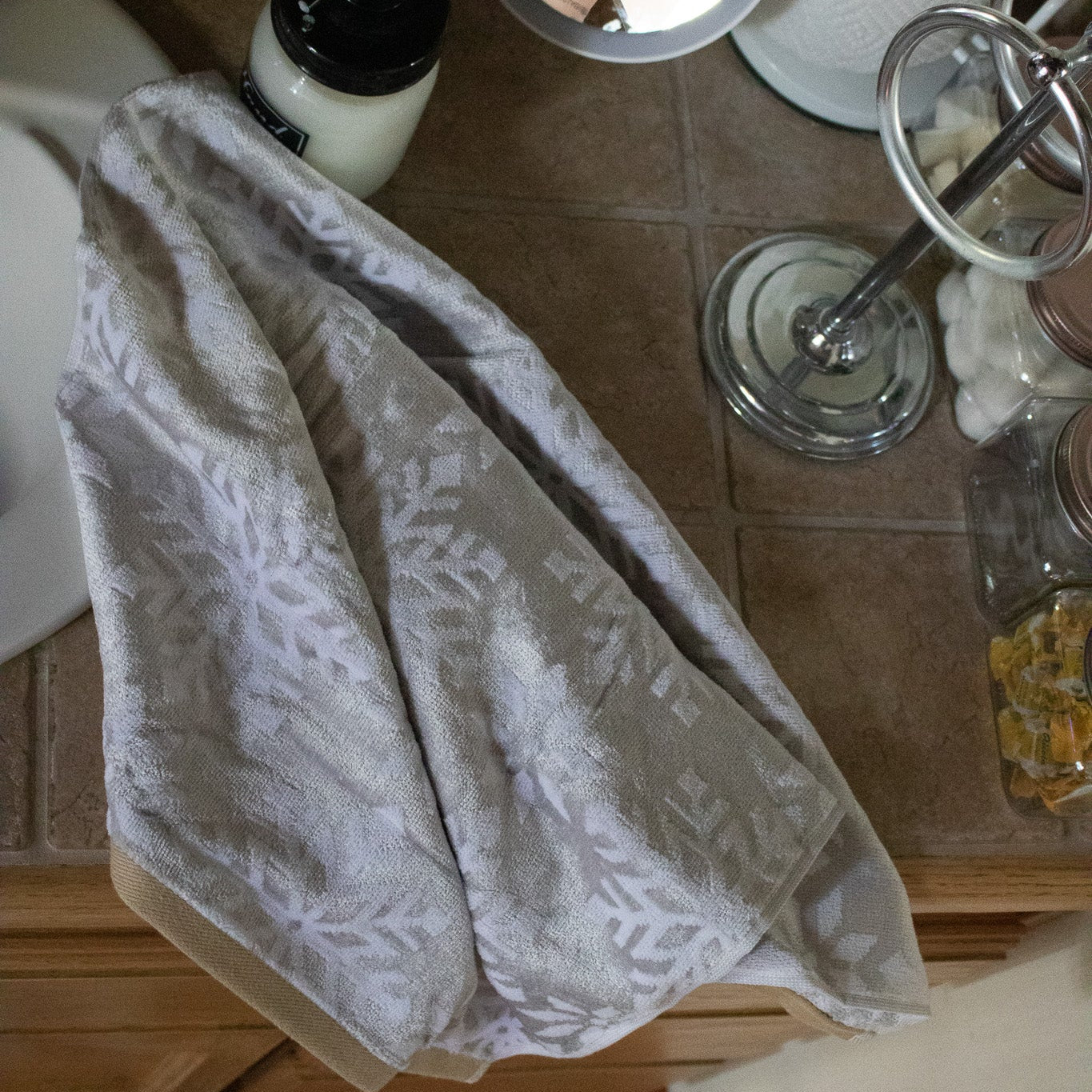 Winter Dreams Elegant Set of 2 Silver Hand Towels with Snowflakes