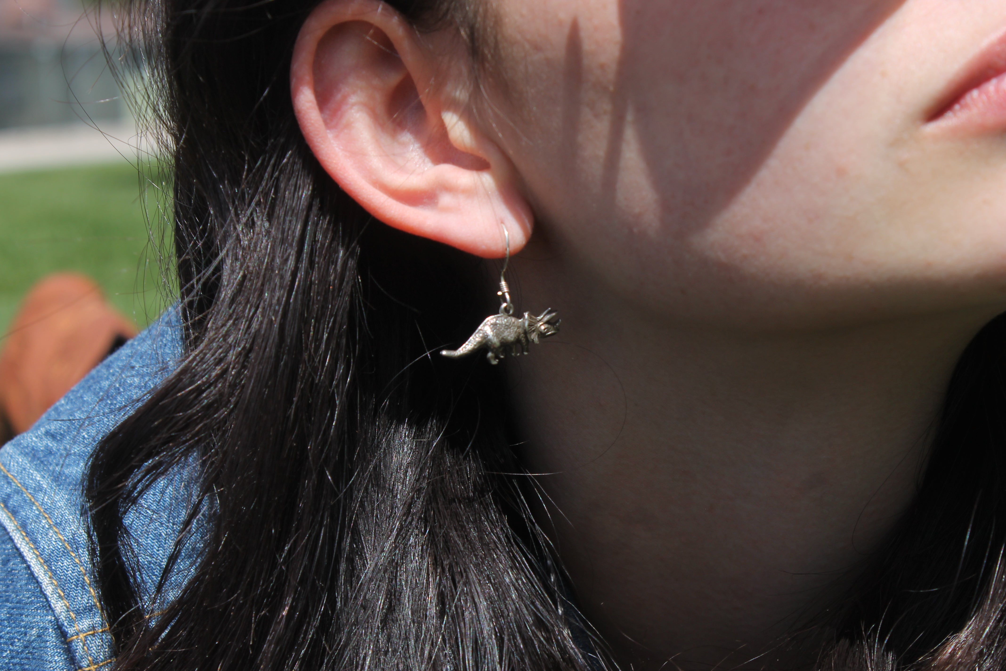 triceratops dinosaur dangle earrings silver tone cute novelty jewelry