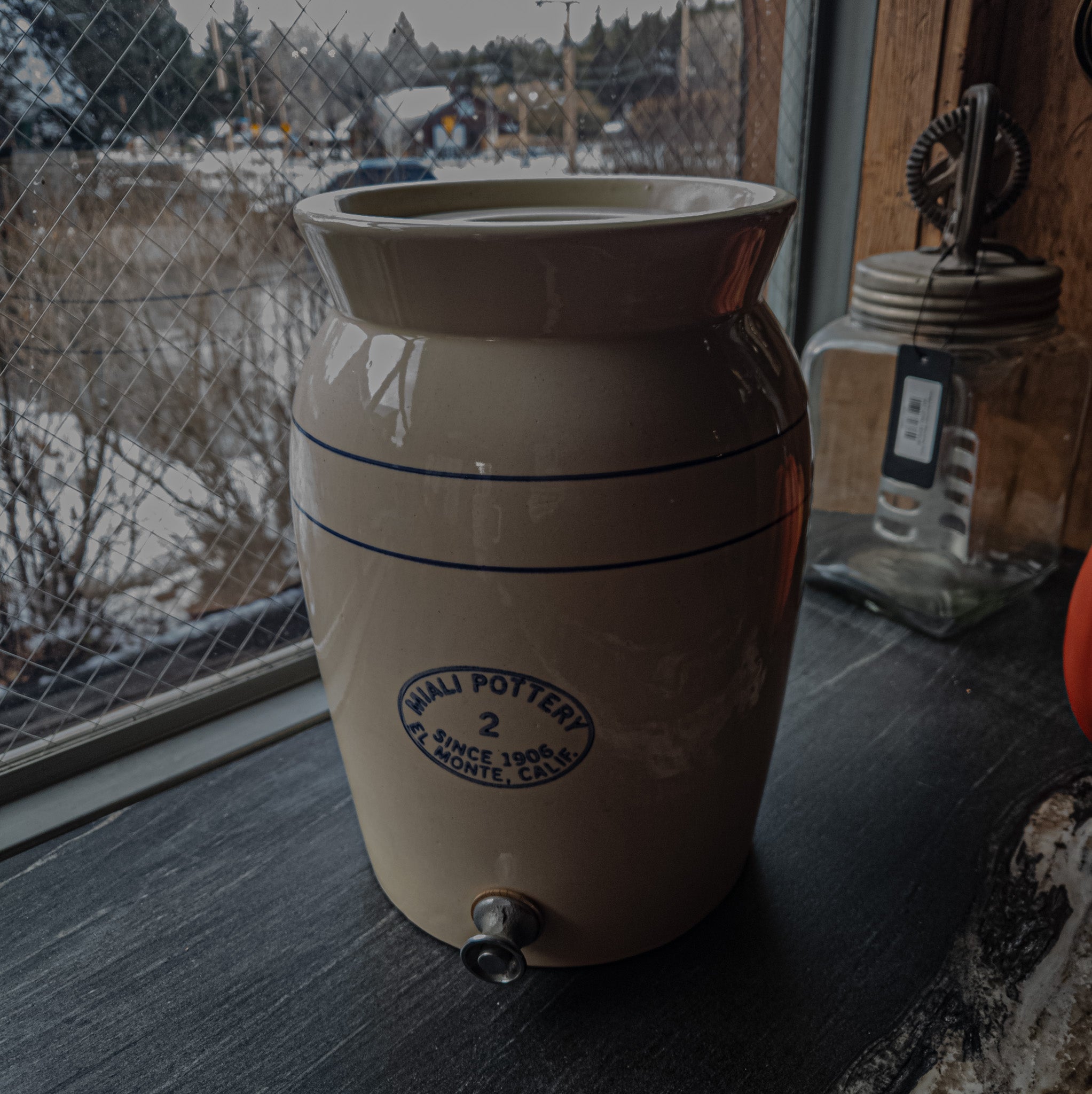 Miali Earthenware Pottery 2 Gallon White Ceramic Drink Dispenser