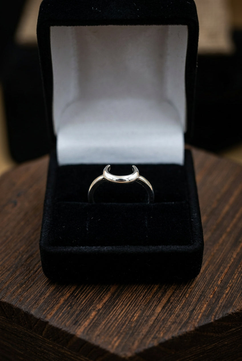 Silver-Tone Crescent Moon Statement Ring – Size 5