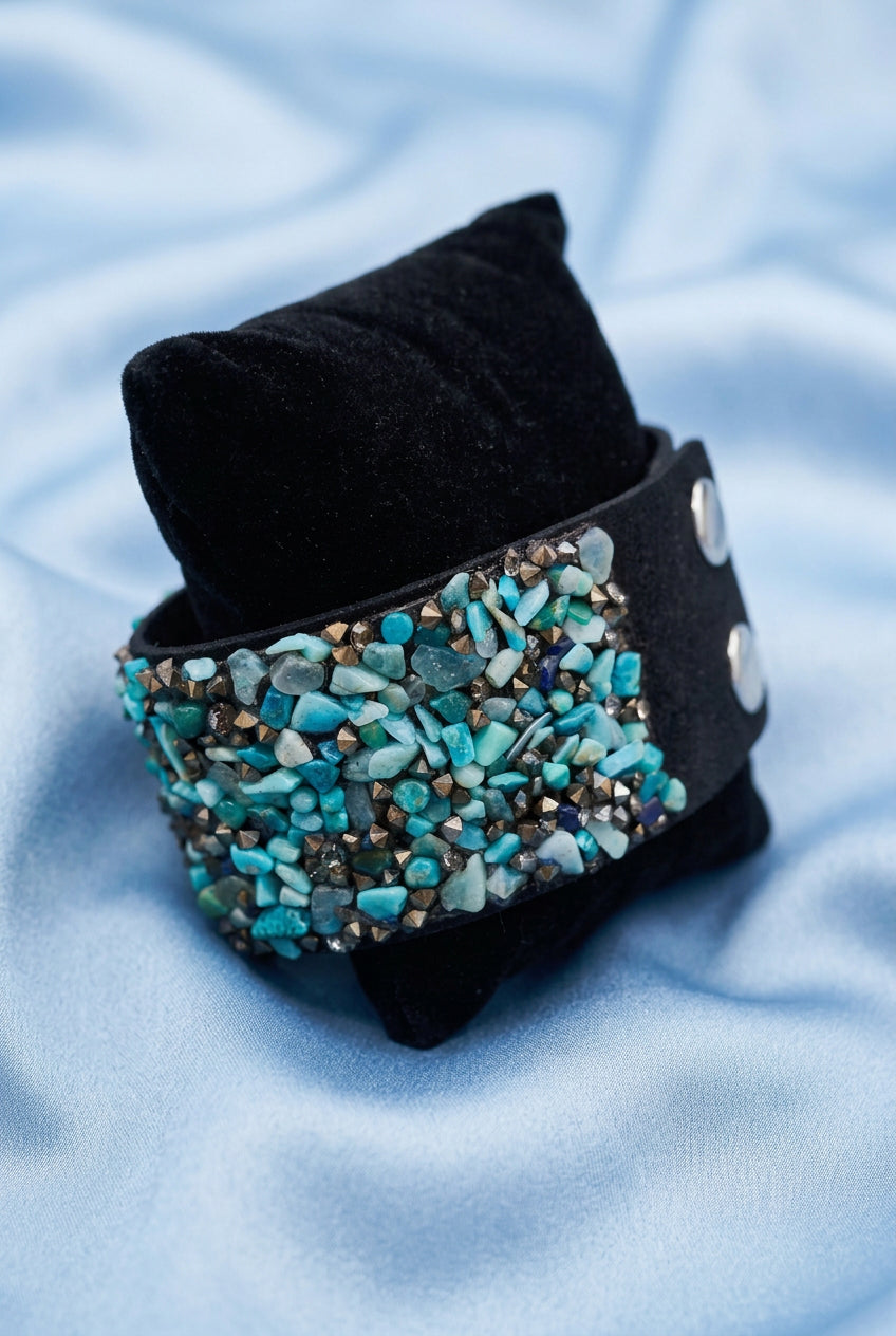 Suede Bracelet with Turquoise-Colored Chip Gemstones