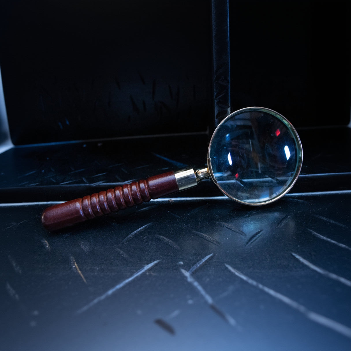 Classic Vintage Brass Magnifying Glass with Wooden Handle