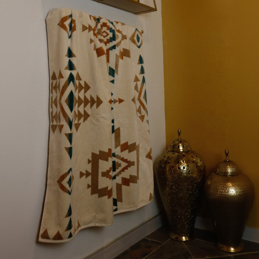 Pendleton Oversized Jacquard Spa Towel Ivory Rock Point Pattern