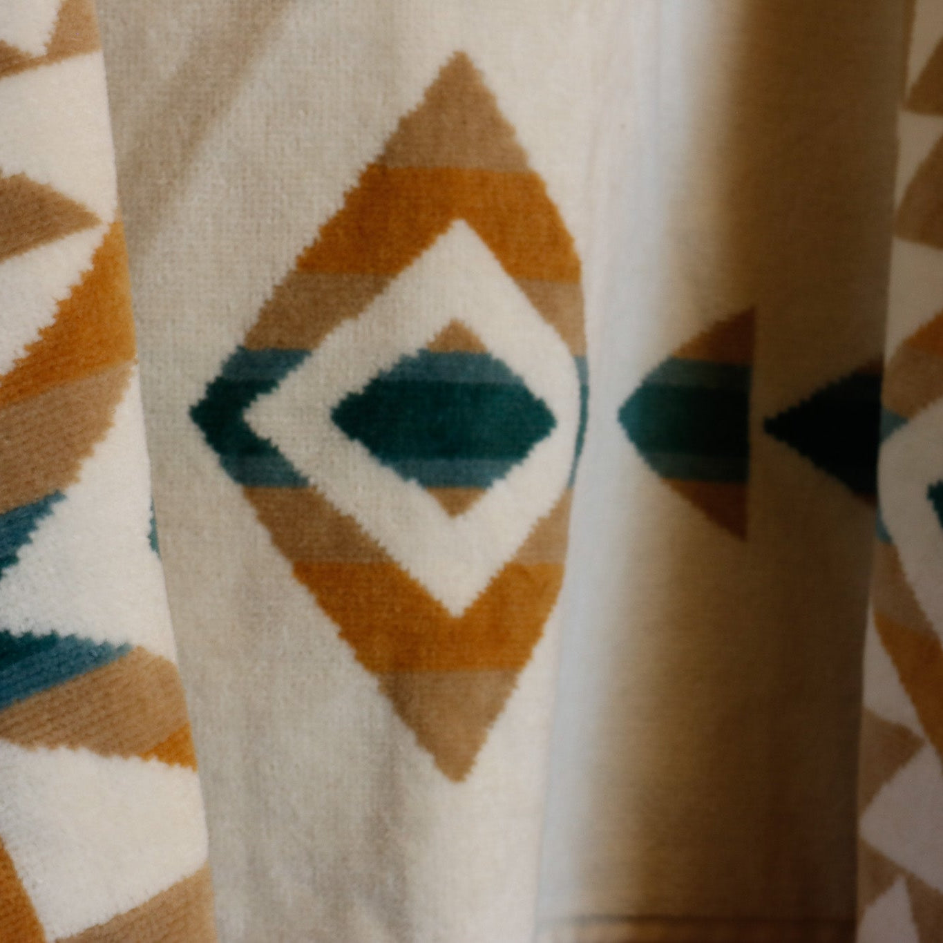 Pendleton Oversized Jacquard Spa Towel Ivory Rock Point Pattern