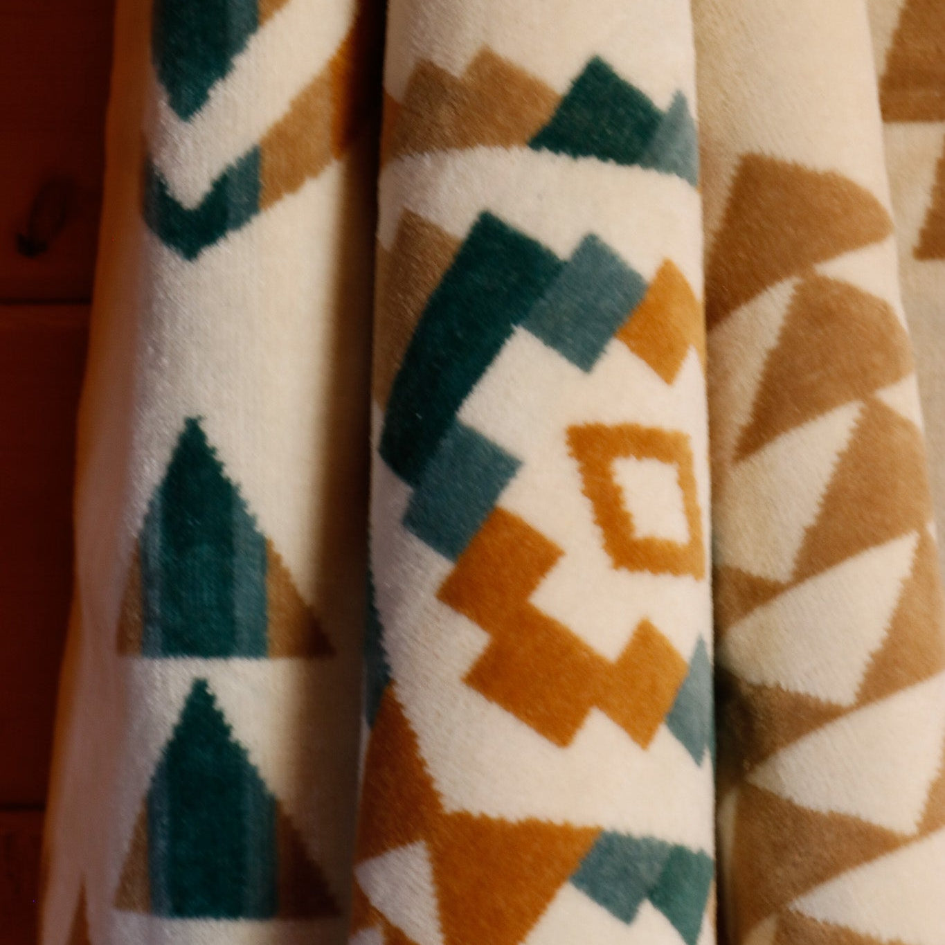 Pendleton Oversized Jacquard Spa Towel Ivory Rock Point Pattern