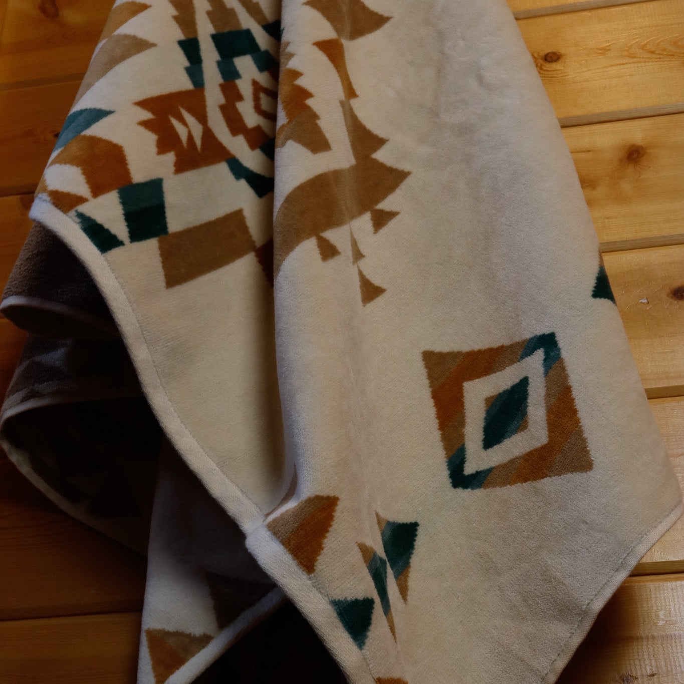 Pendleton Oversized Jacquard Spa Towel Ivory Rock Point Pattern