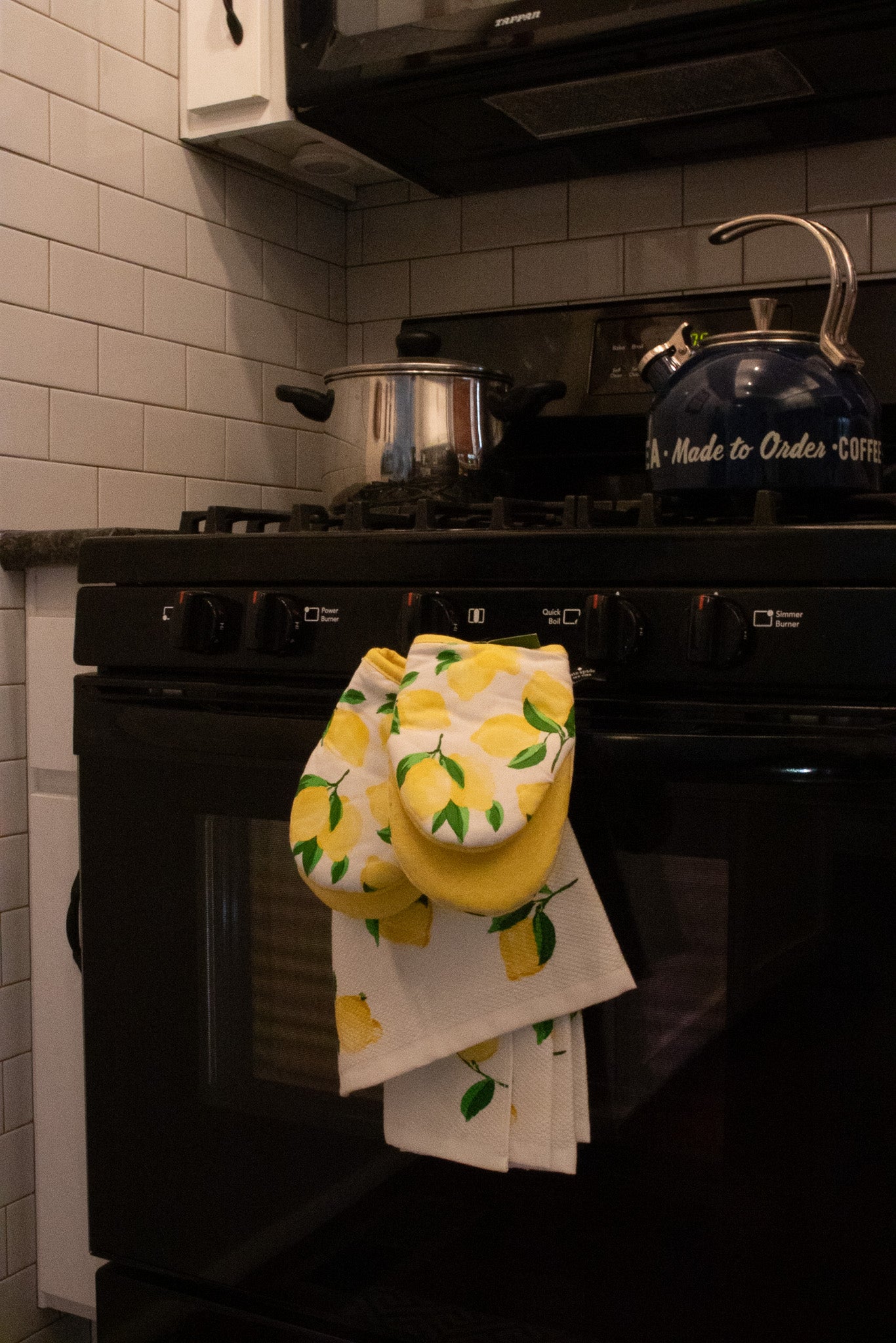 Kate Spade Kitchen Towel Set and 2 Mini Mitts