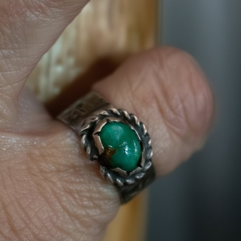Vintage Navajo Turquoise Sterling Silver Ring. Size 5