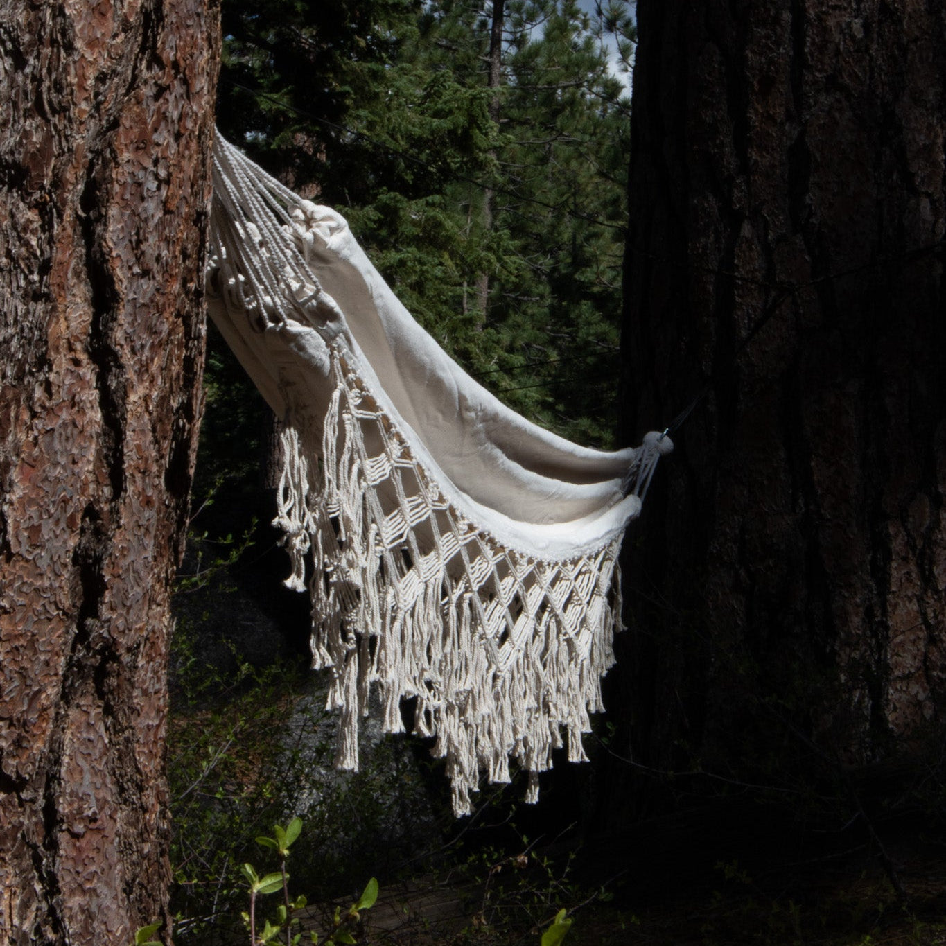 Boho Brazilian Fringed Macrame Hammock 485 lb Capacity Portable with Cloth Bag White kiits