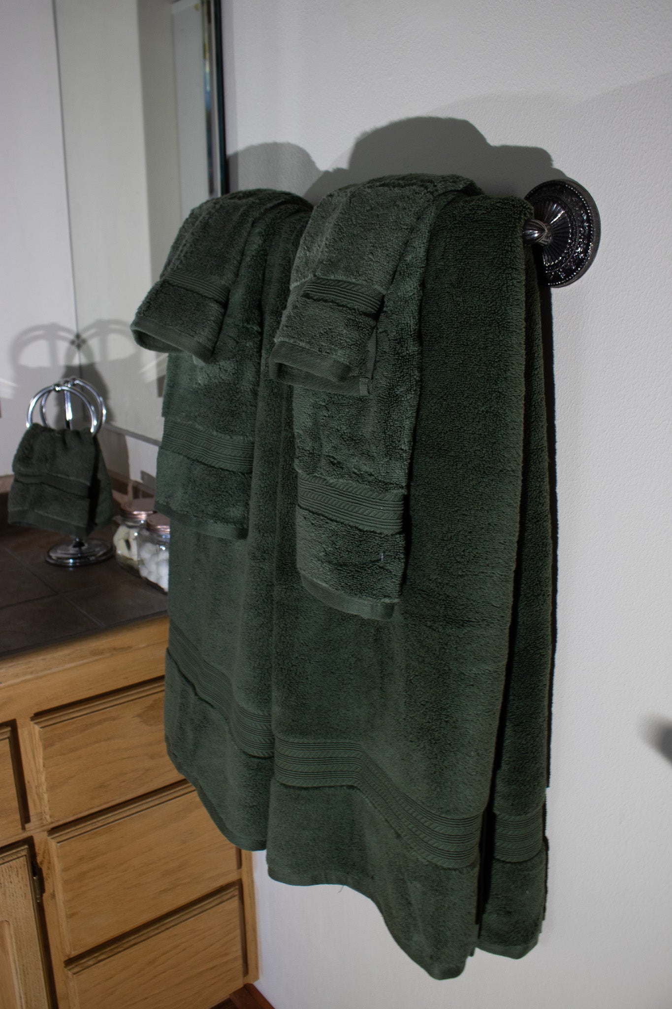 Joie Home Set of 2 Premium Dark Green Hand Towels in 100% Cotton