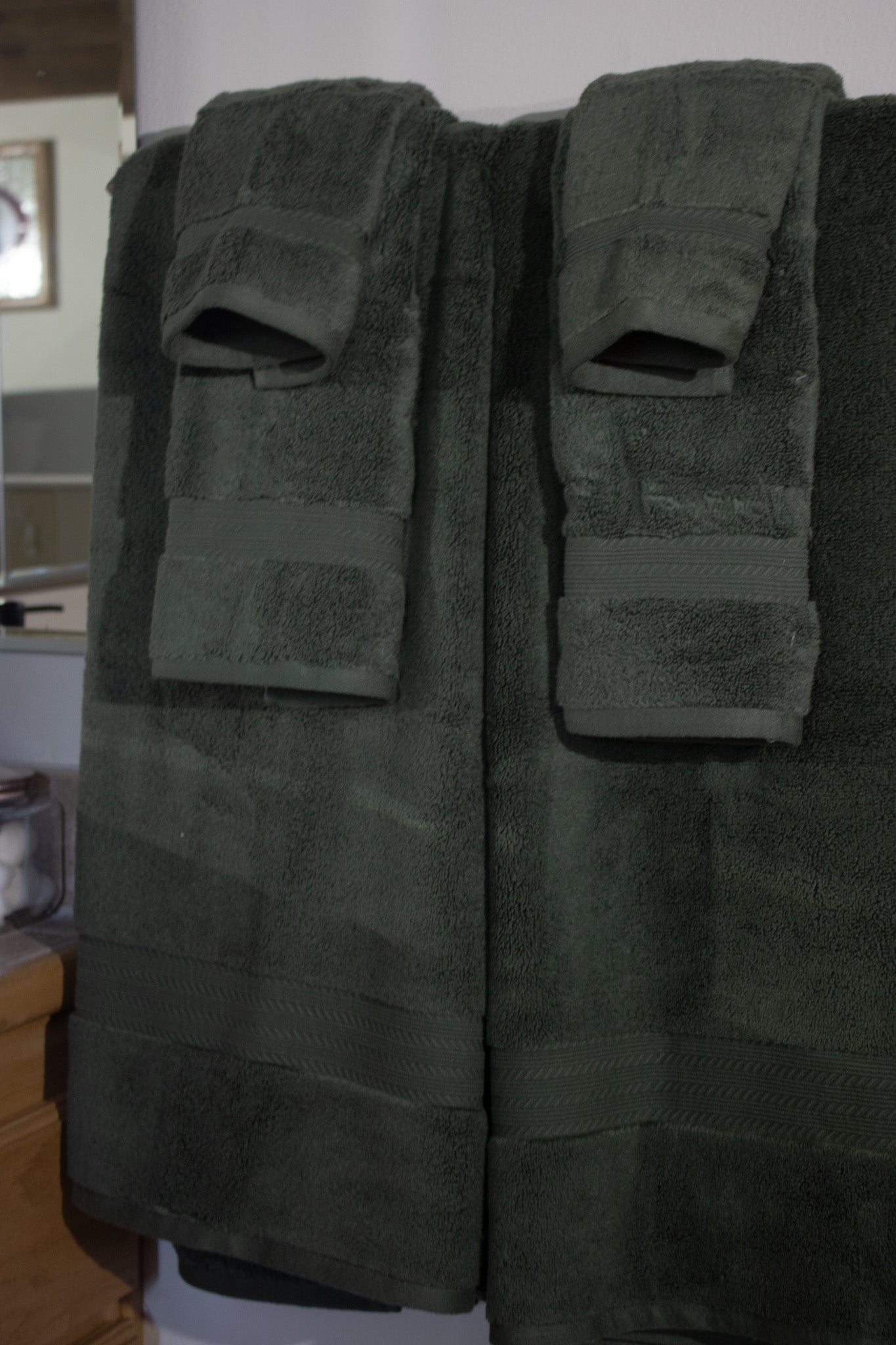 Joie Home Set of 2 Premium Dark Green Hand Towels in 100% Cotton