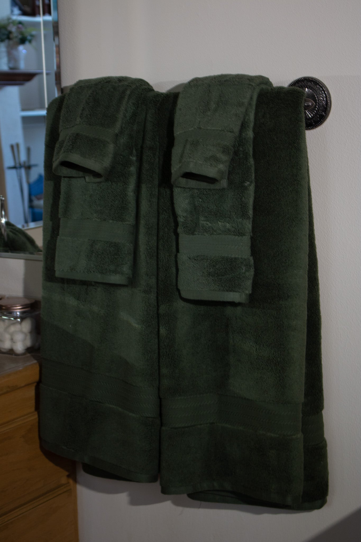 Joie Home - Soft & Absorbent 100% Cotton Dark Green Bath Towel