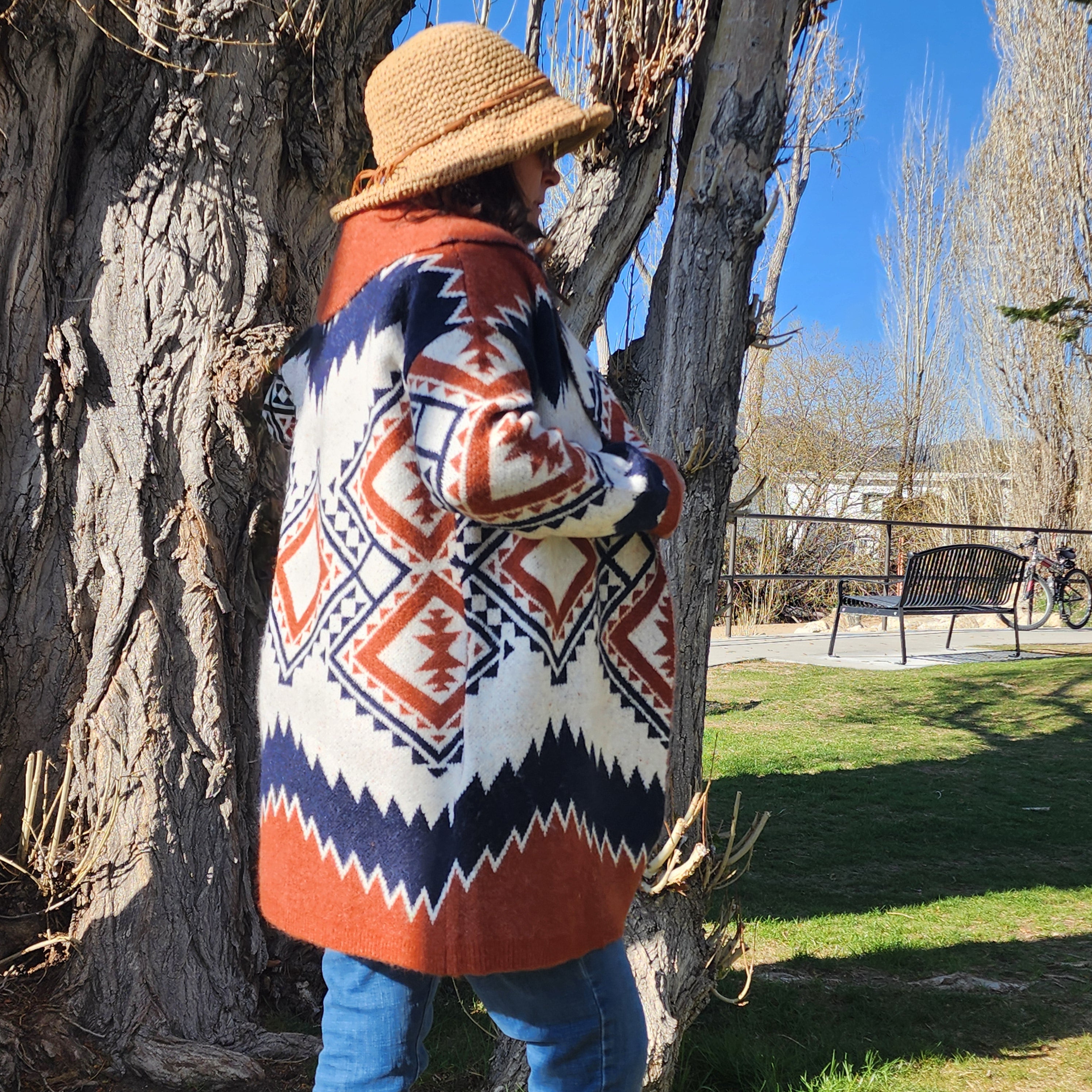 Tahari Long Sleeved Aztec Print Soft Cozy Cardigan Jacket Size SM