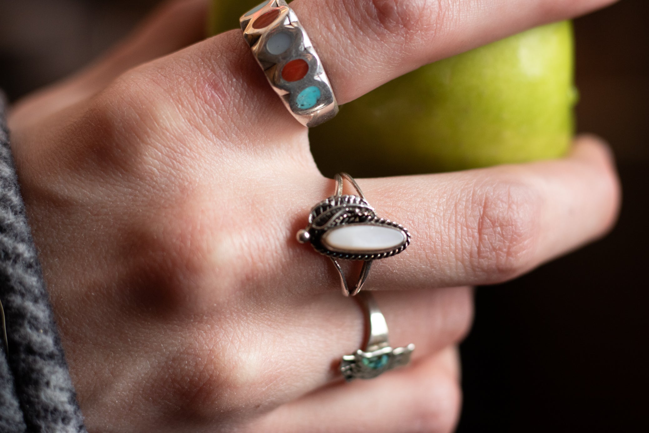 Amazing White Stone Shaped Sterling Silver Split Band Rings with Etched Feather Design