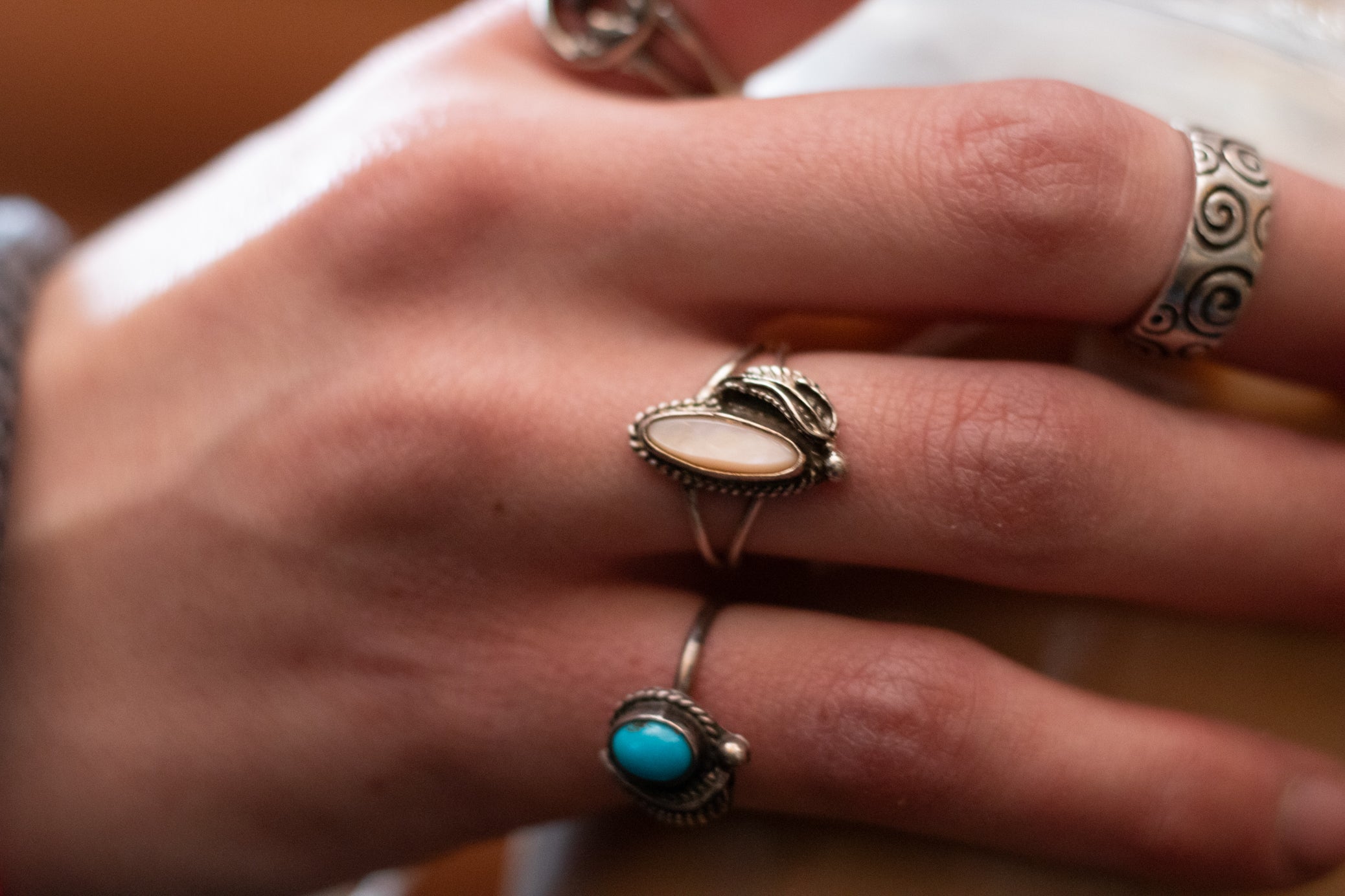 Amazing White Stone Shaped Sterling Silver Split Band Rings with Etched Feather Design