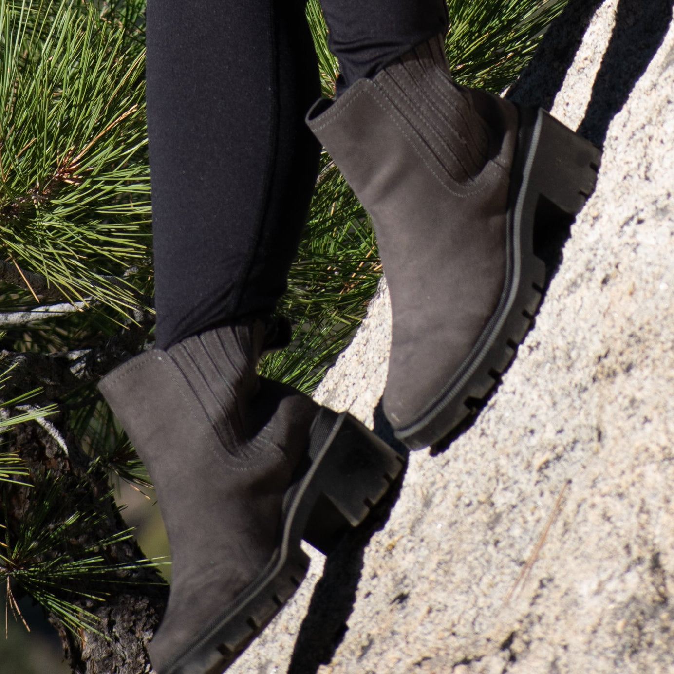 Universal Thread Naya Chelsea Gray Boots Size 7.5