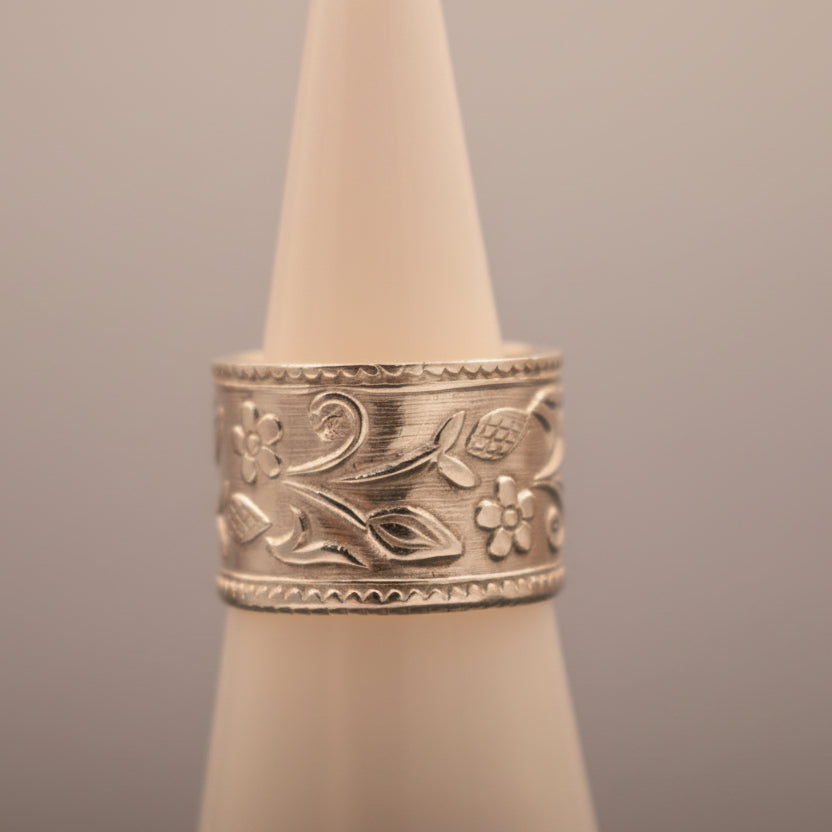 Turquoise 925 Sterling Silver Flower Band Ring Size 5