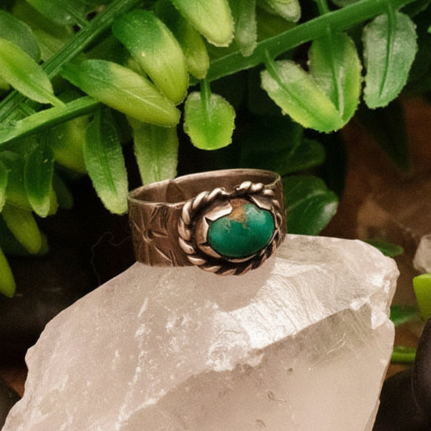 Vintage Navajo Turquoise Sterling Silver Ring. Size 5