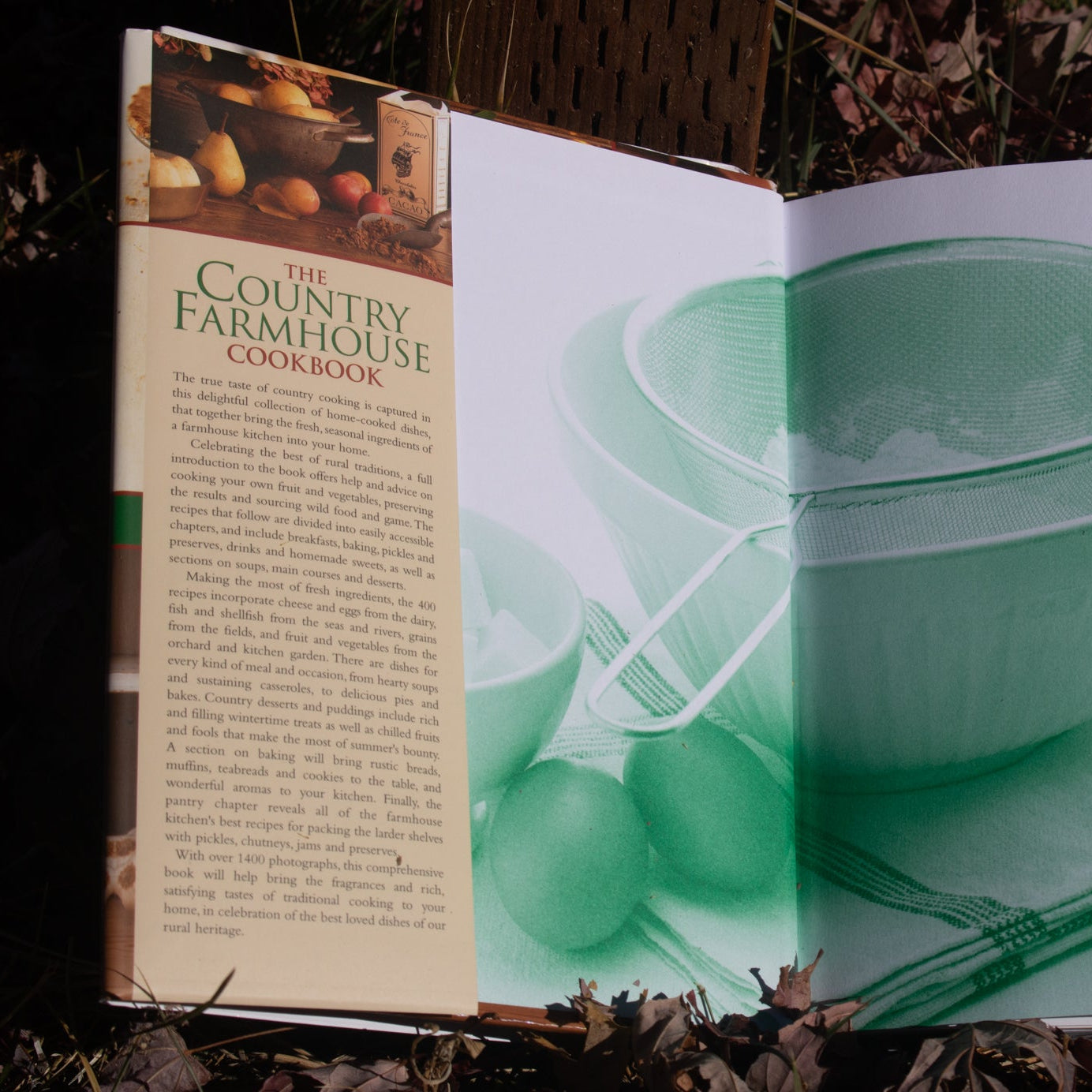 The Country Farmhouse Cookbook: 400 Recipes Handed Down the Generations