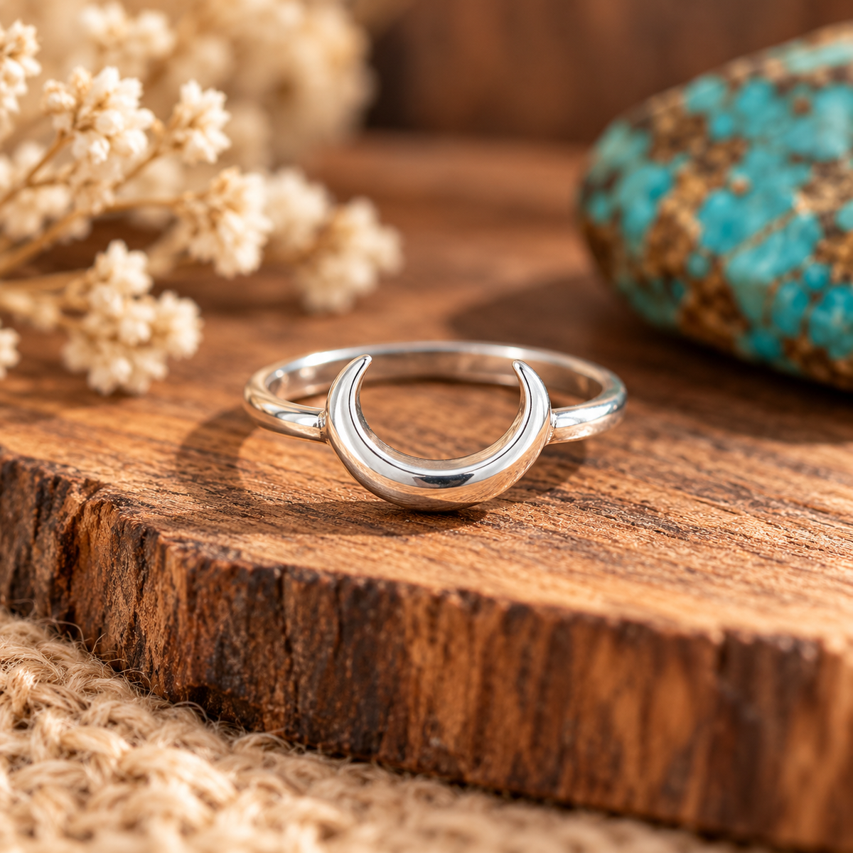 Silver-Tone Crescent Moon Statement Ring – Size 5
