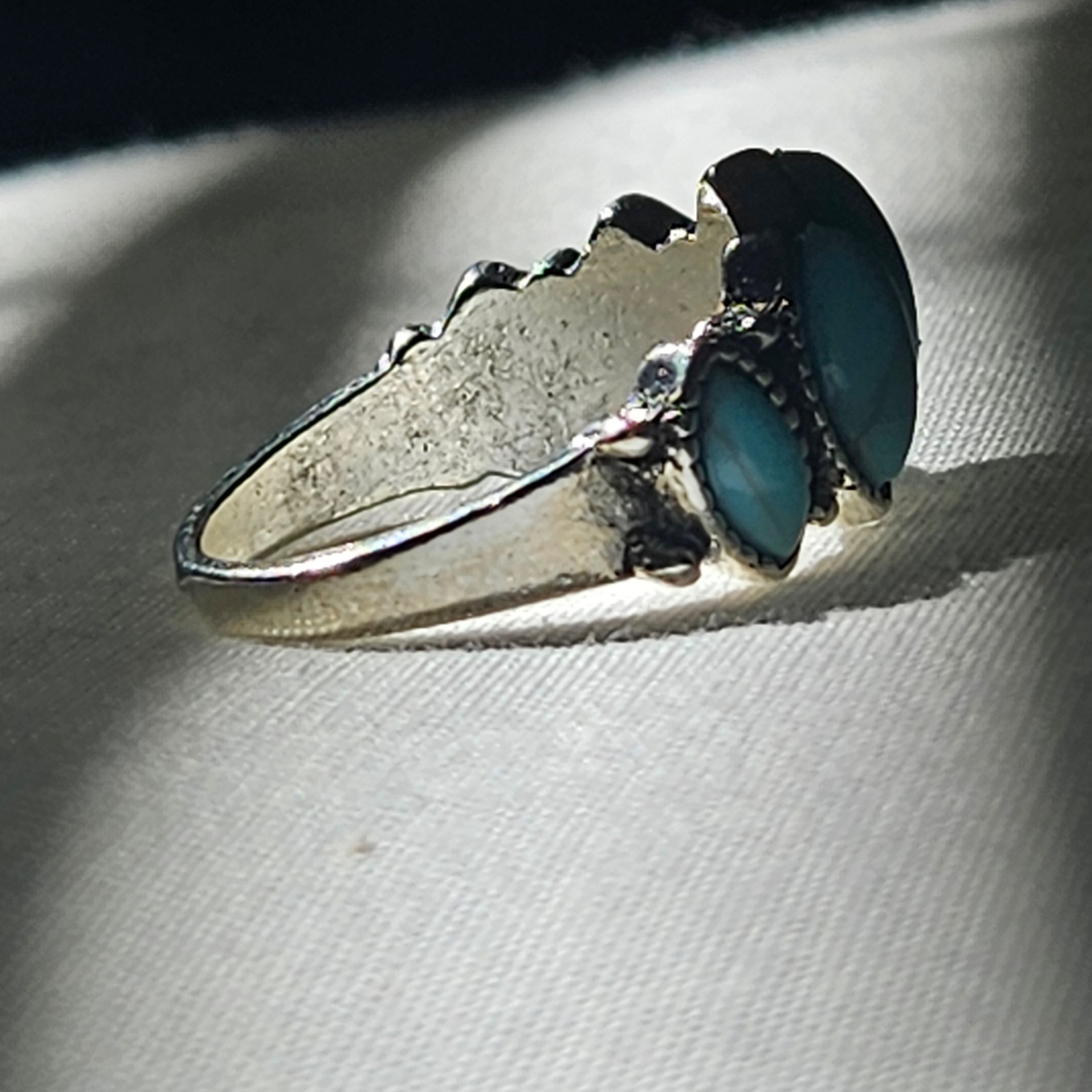 Alloy Sliver Plated and Faux Turquoise Ring Size 7.5