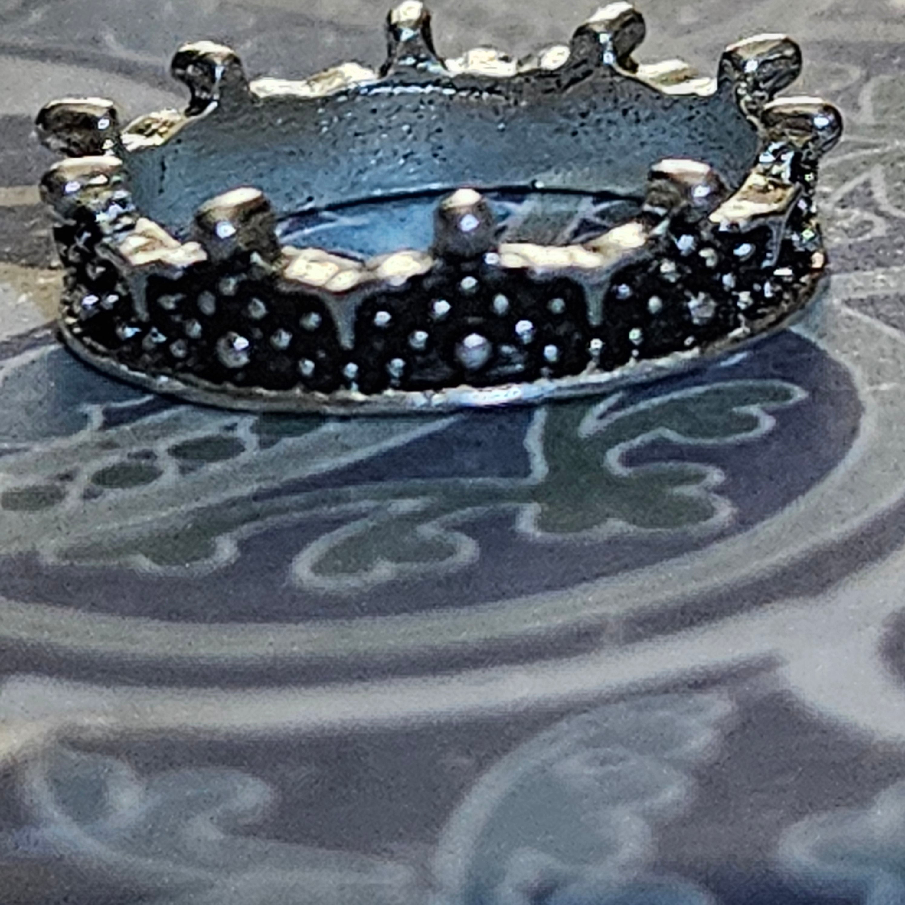 silver plated crown style statement ring with raised gothic detailing and oxidized vintage finish size 5