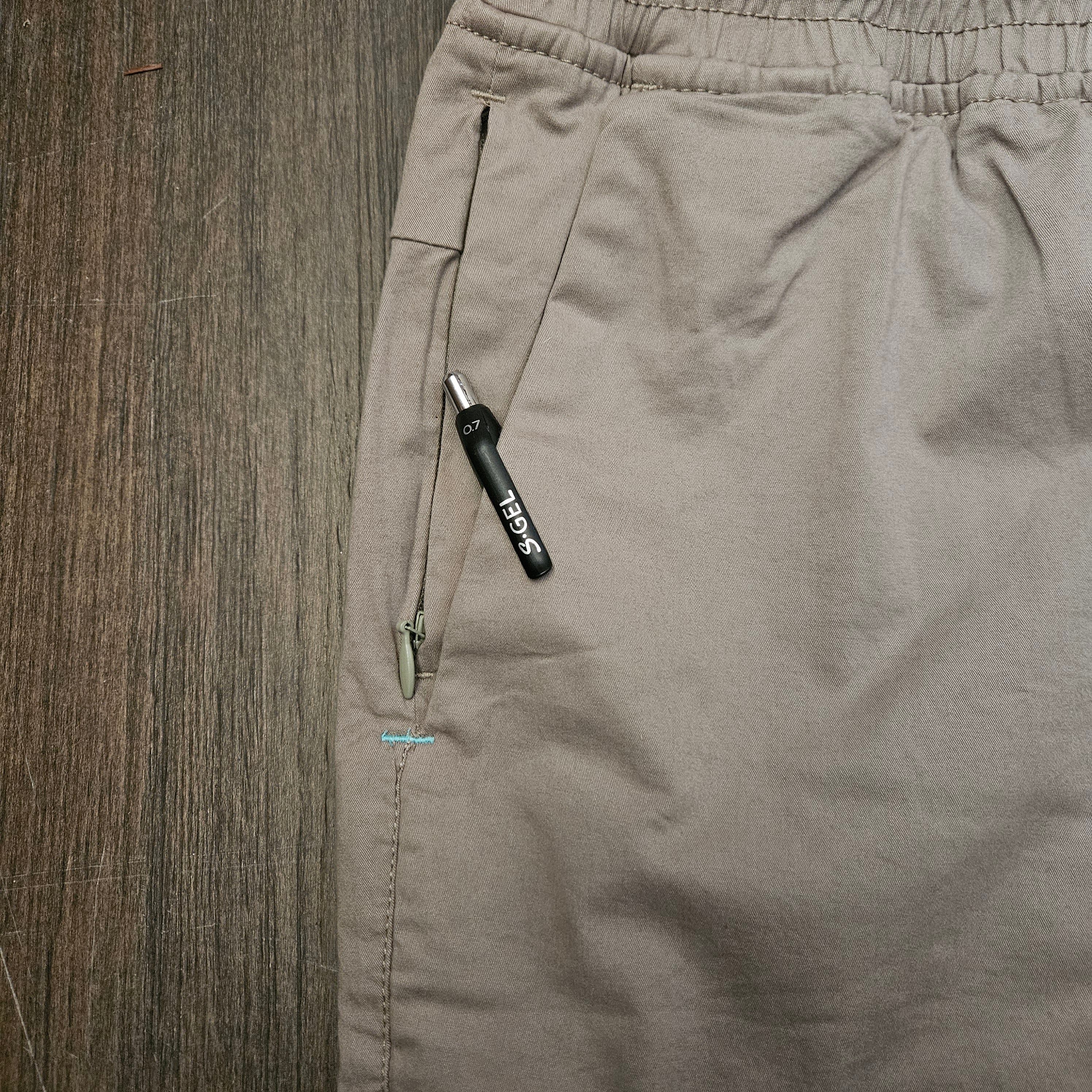 Tommy Bahama Men's Shorts Dark Sand Size Large