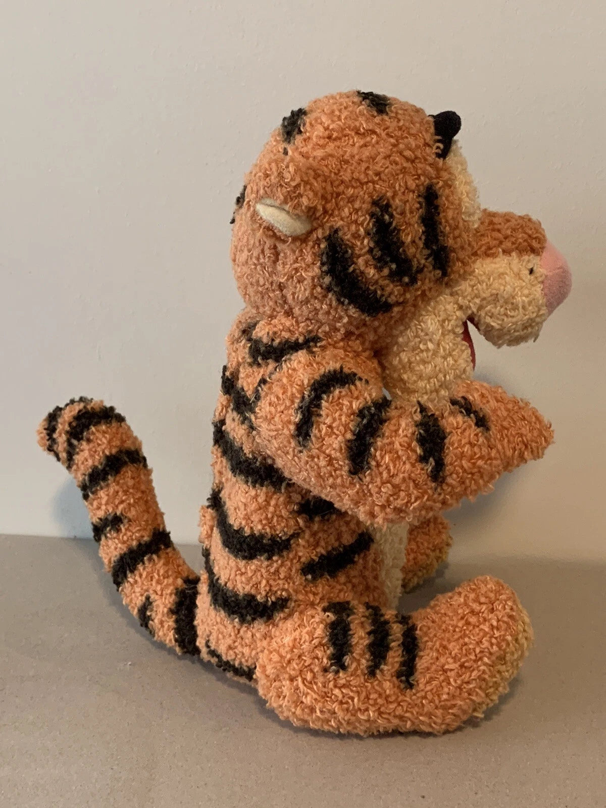 Disney Mattel 1998 Tigger Jointed Talking & Singing 10" Plush Stuffed Animal