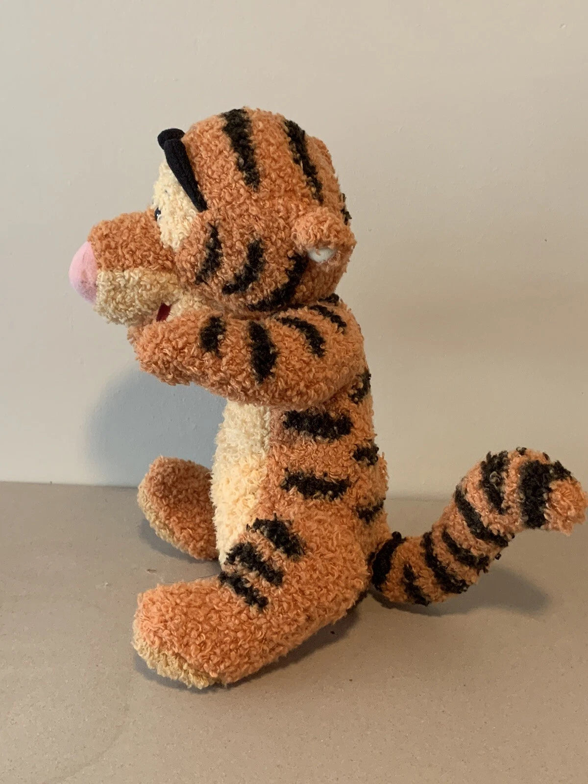 Disney Mattel 1998 Tigger Jointed Talking & Singing 10" Plush Stuffed Animal