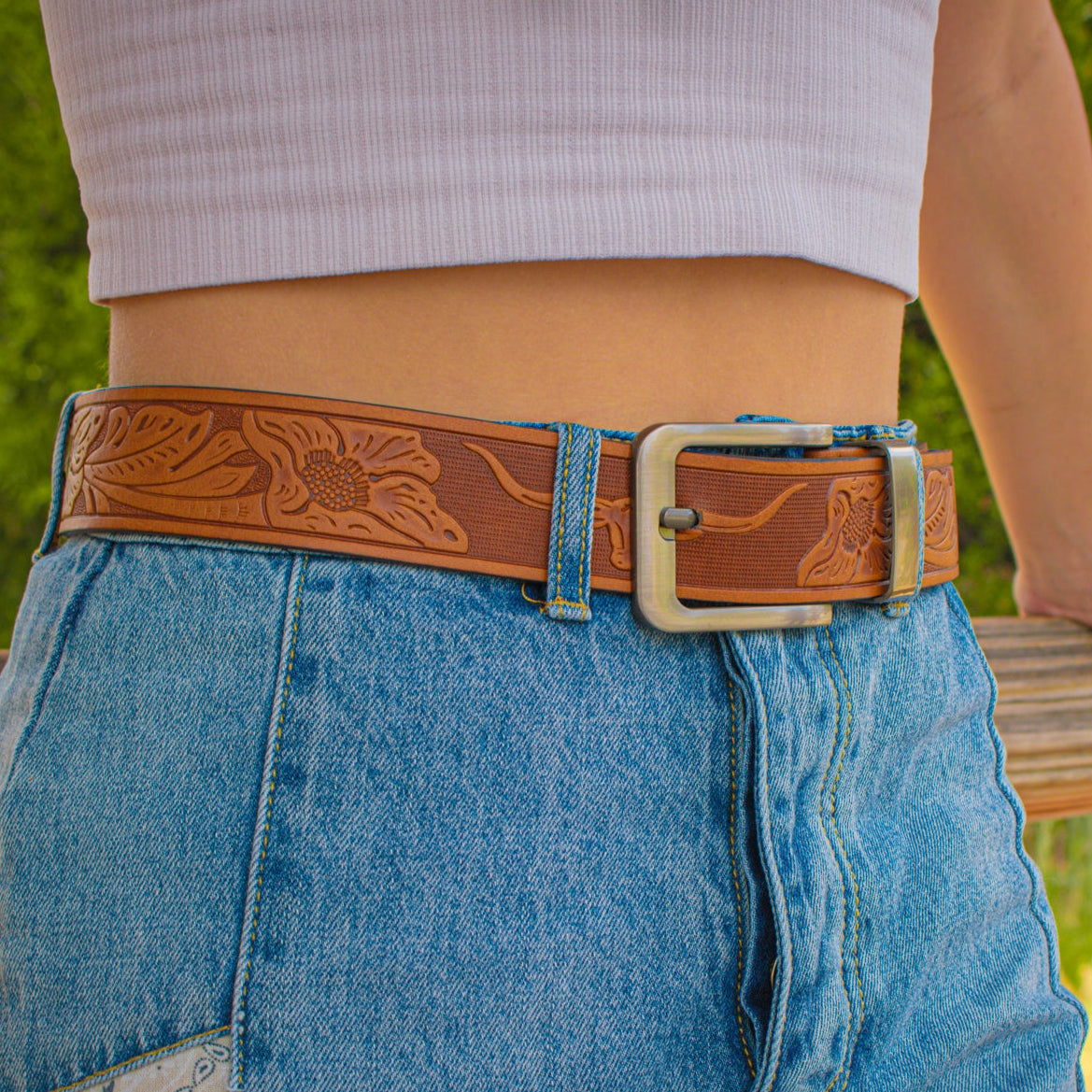 Western Style Leather Belt Featuring Bull Horns and Flowers