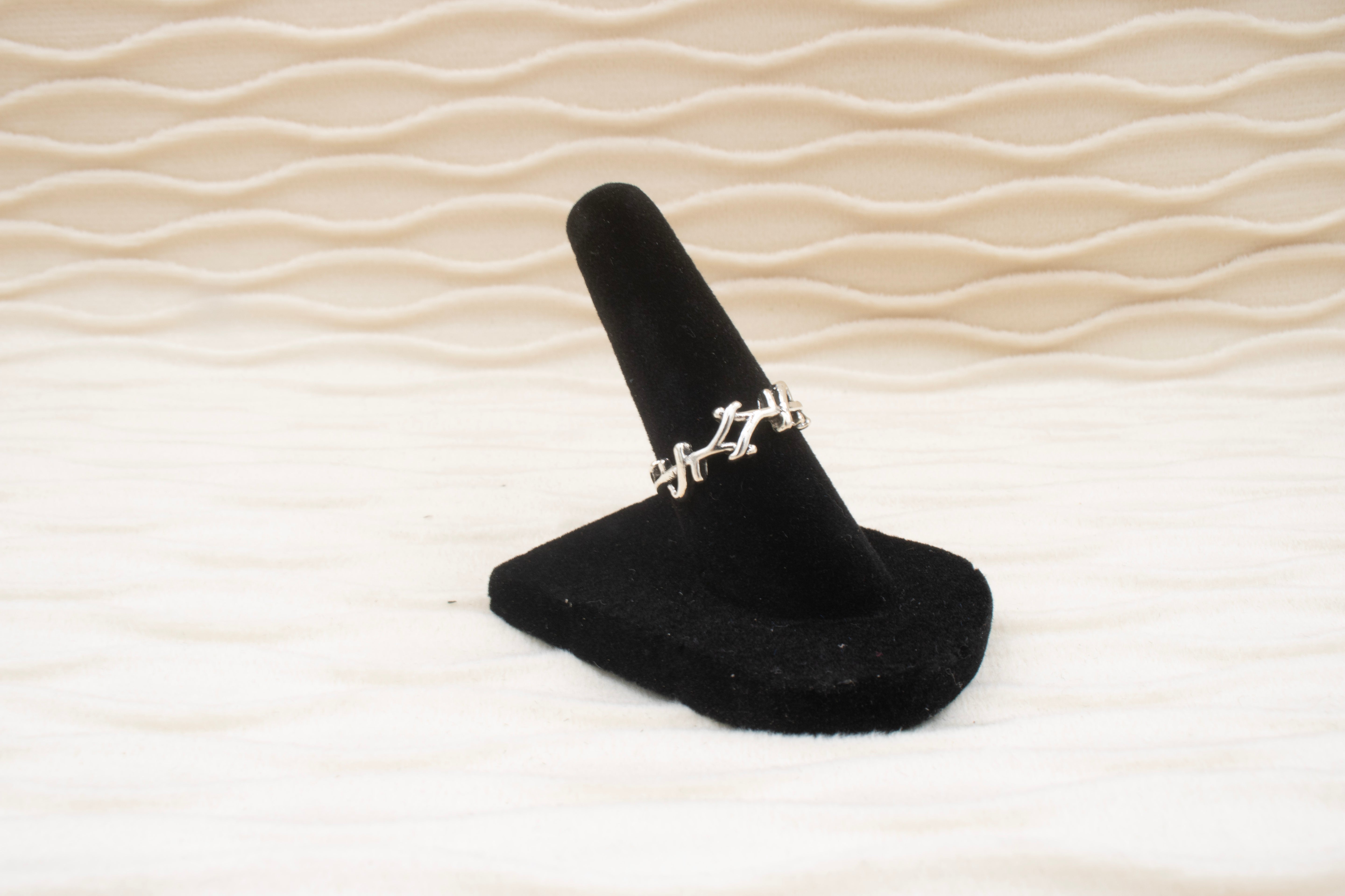 Silver tone Celtic Knot Ring Size 6