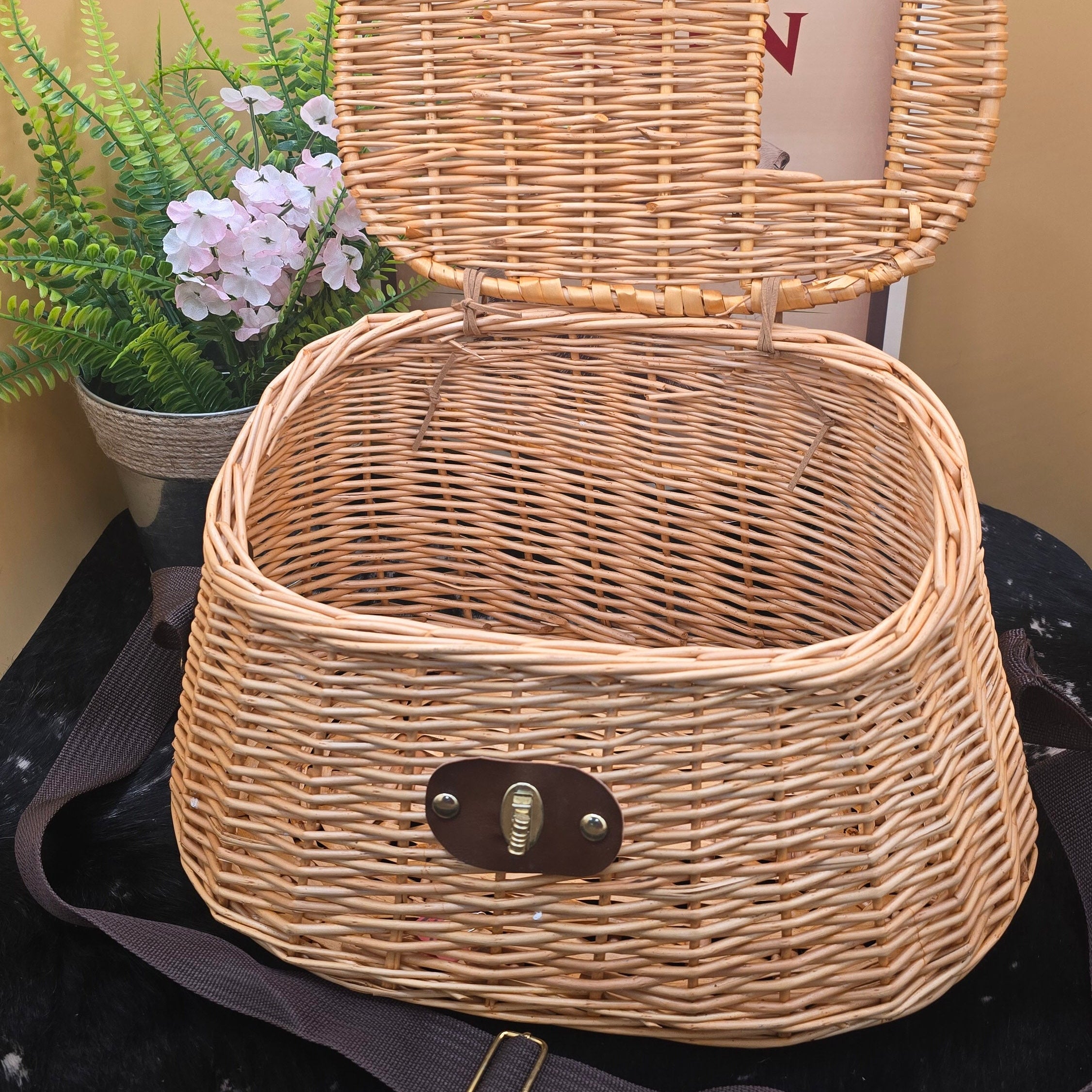 White River Fly Shop Wicker Fishing Creel