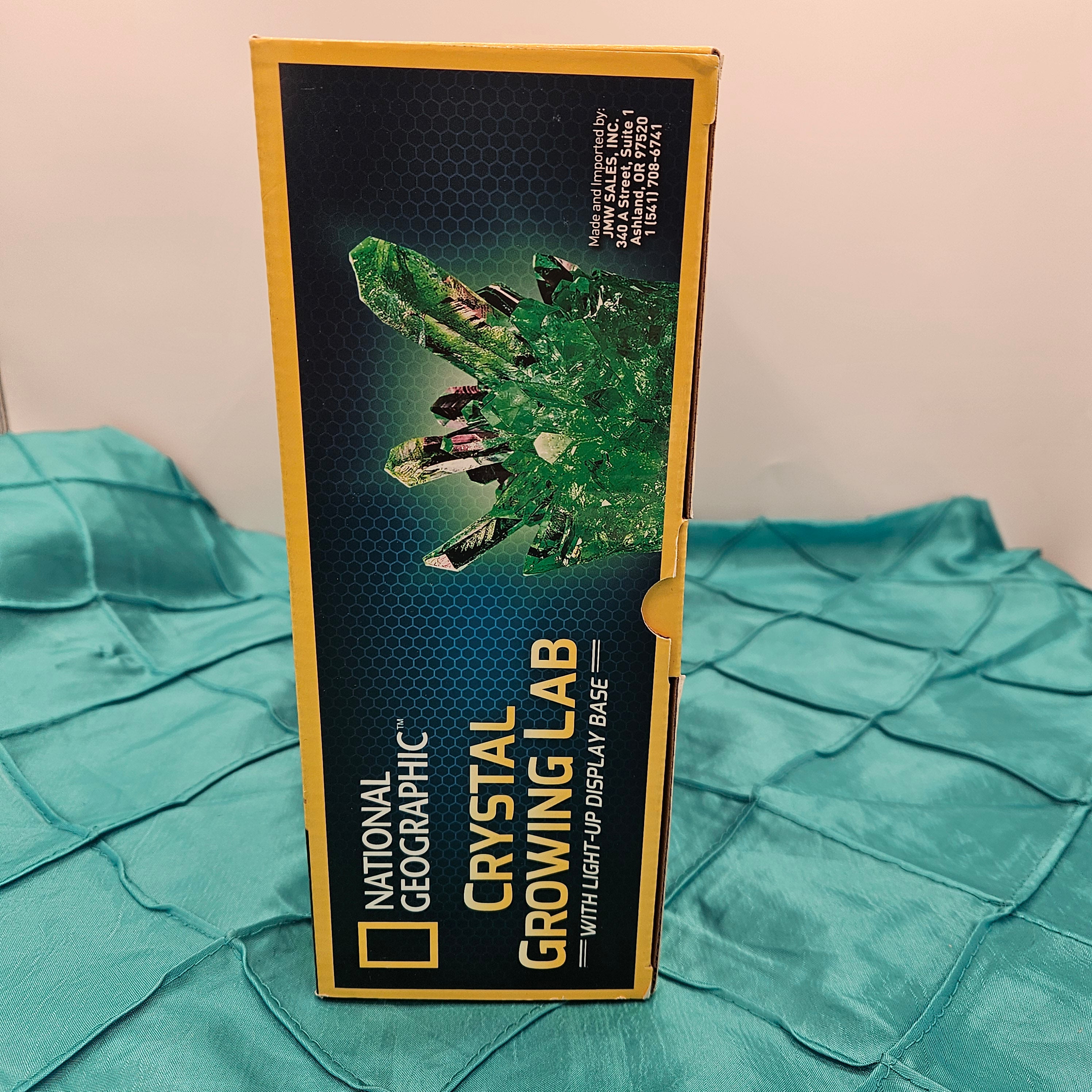 National Geographic Crystal Growing Lab with Light Up Display Base