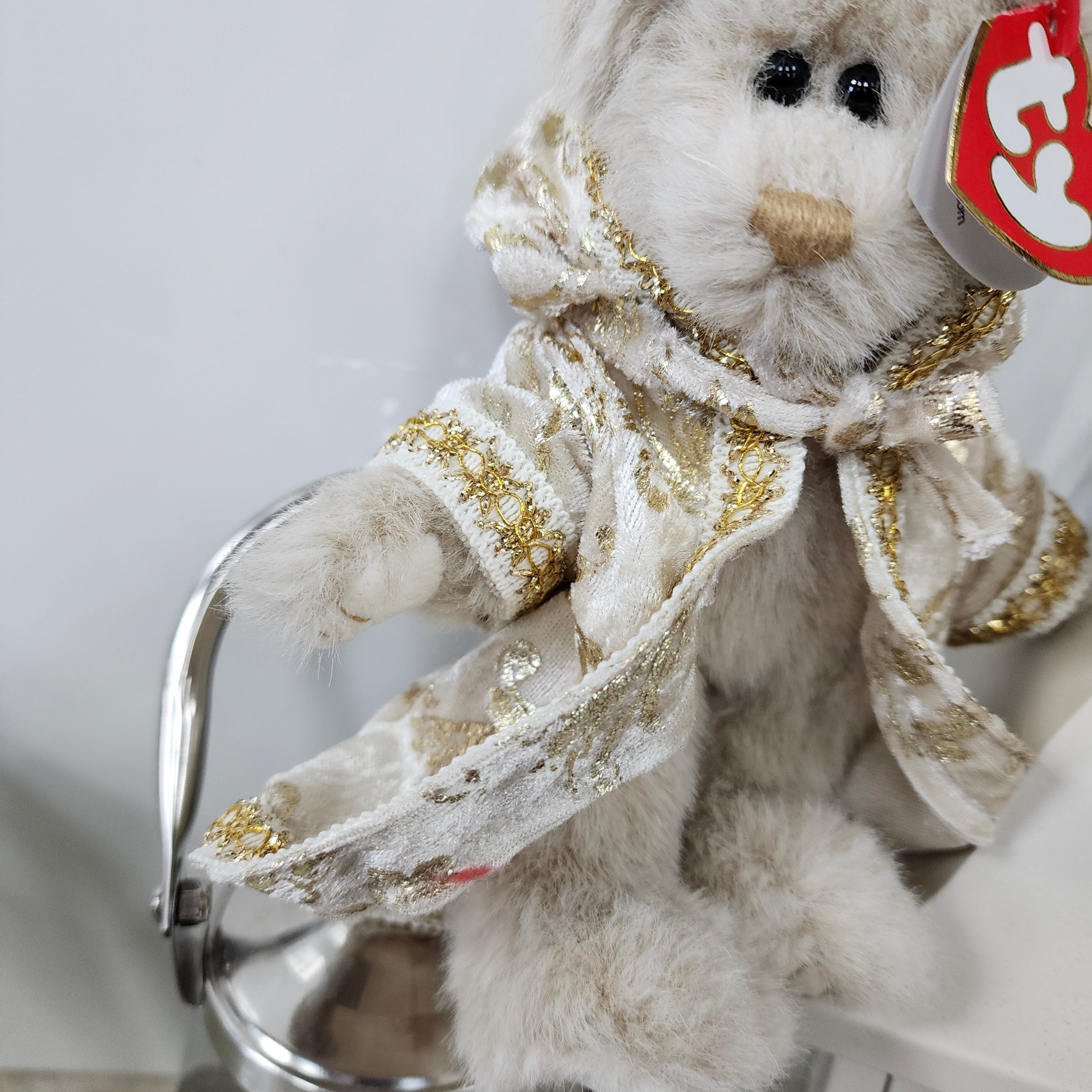 Ty Beanie Babies "Gwyndolyn the Bear"