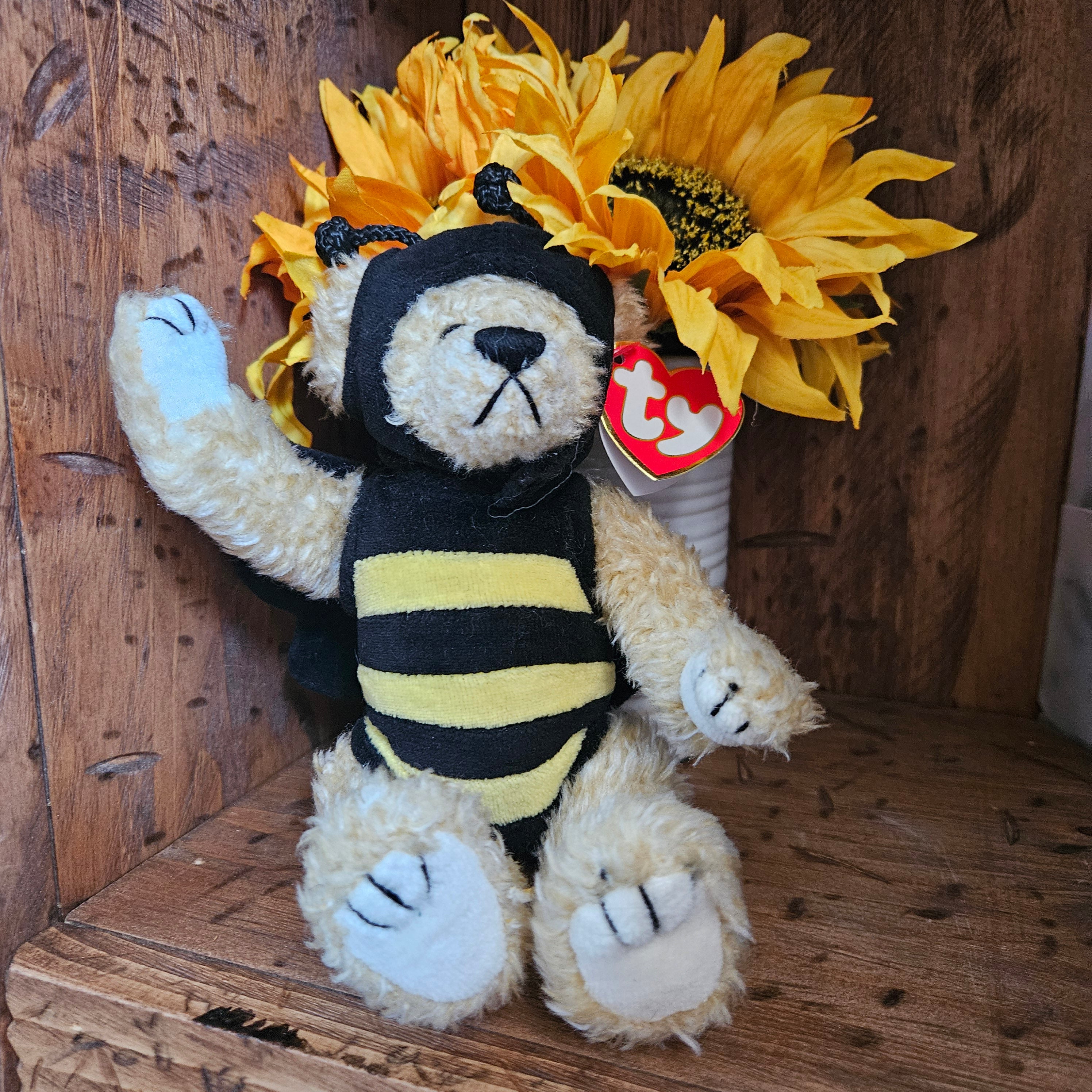 Ty Beanie Babies "Beezee the Bear"