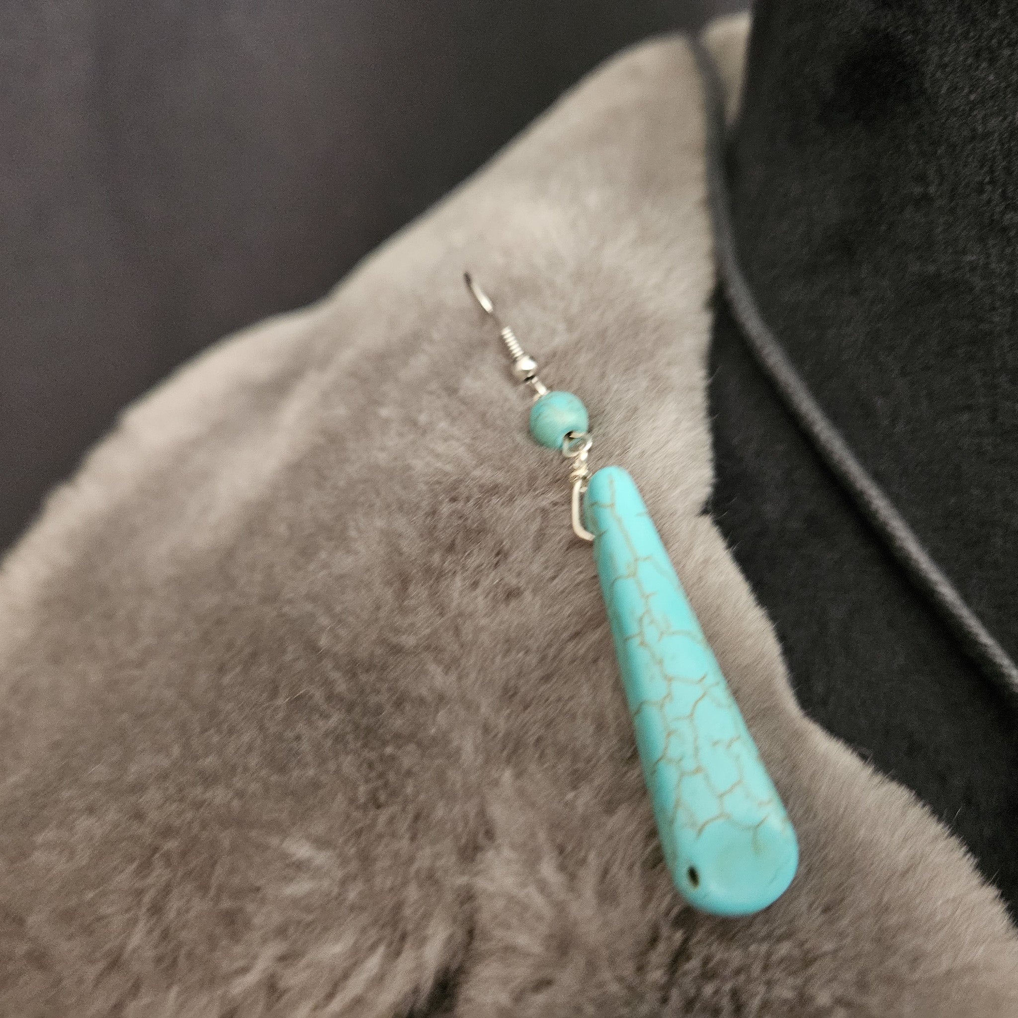 Blue Faux Turquoise Tear Shape Stone Leather Strap Necklace and Earrings Set