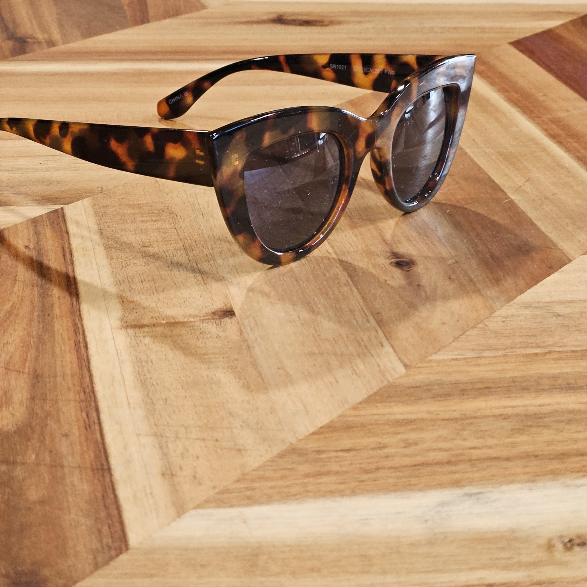 CaliBlue Leopard Print Cat-Eye Sunglasses