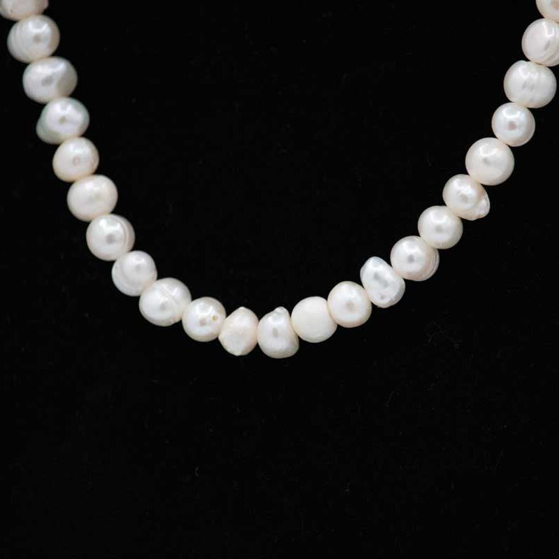 Pura Vida Bitty Freshwater Pearl Choker.
