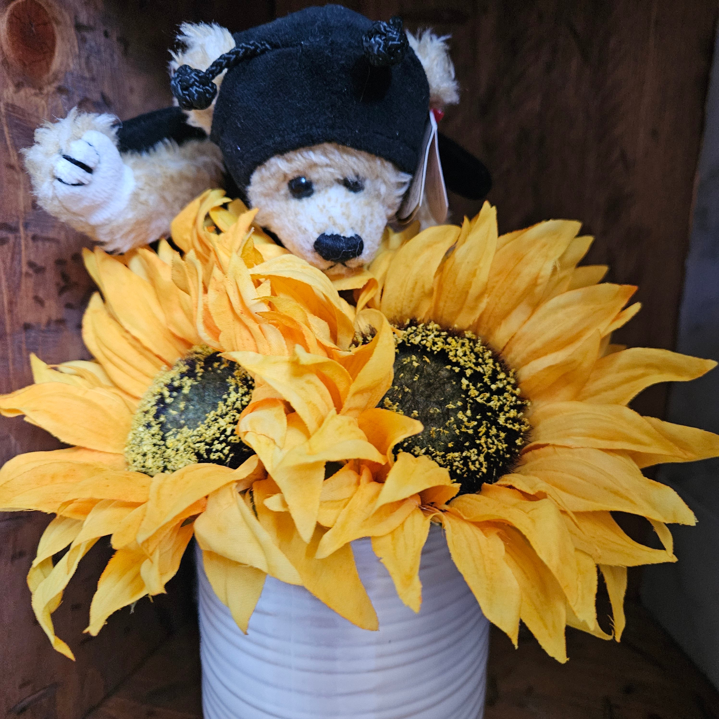 Ty Beanie Babies "Beezee the Bear"