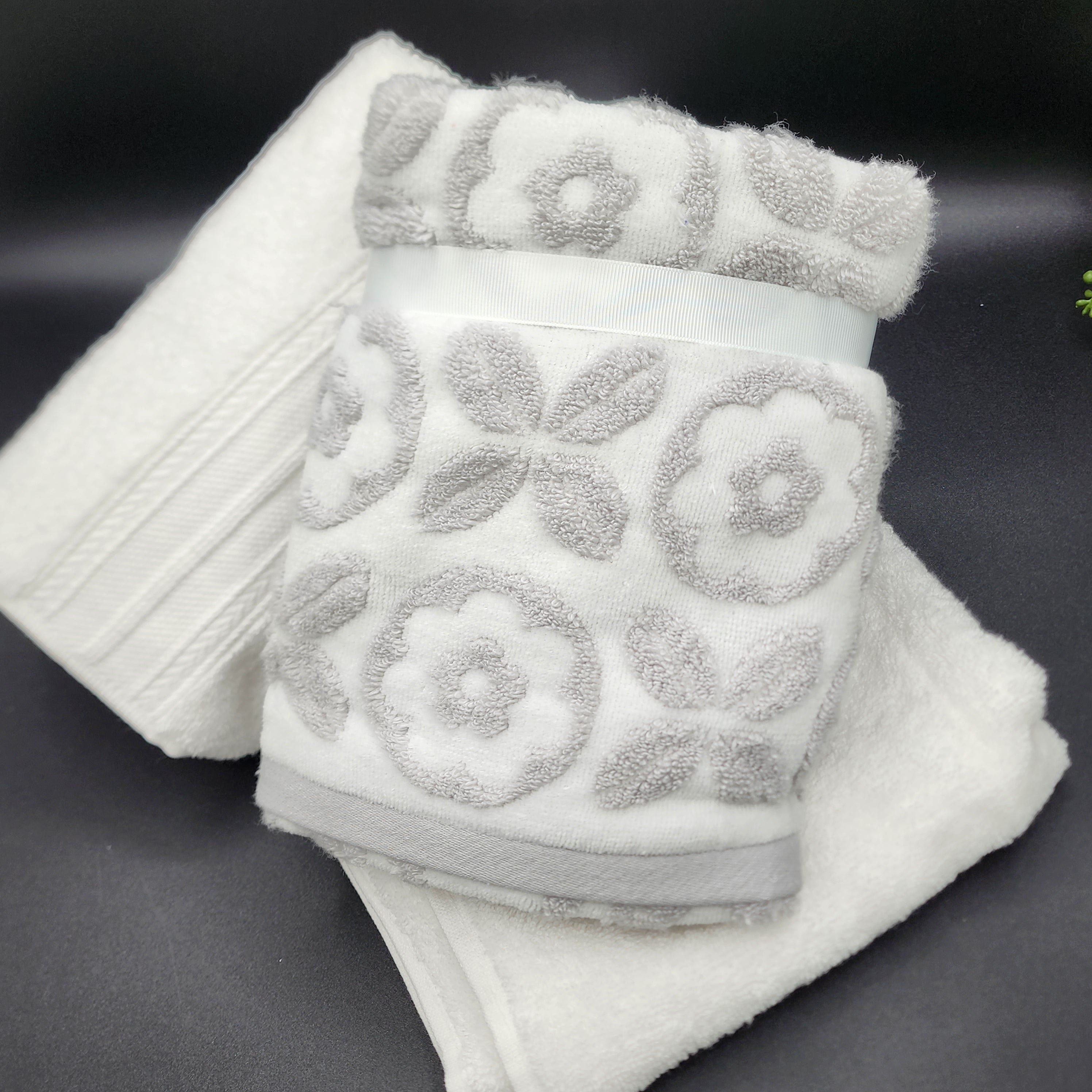 Caro Home Set of 2 Hand Towels White with Gray Flowers